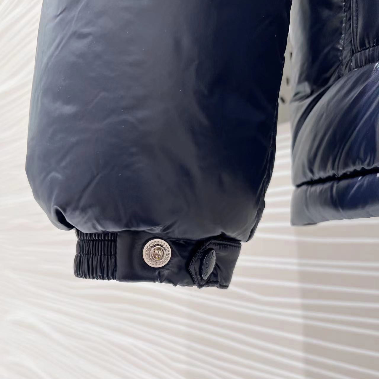 Moncler Montbeliard Short Down Jacket - PerfectKickZ
