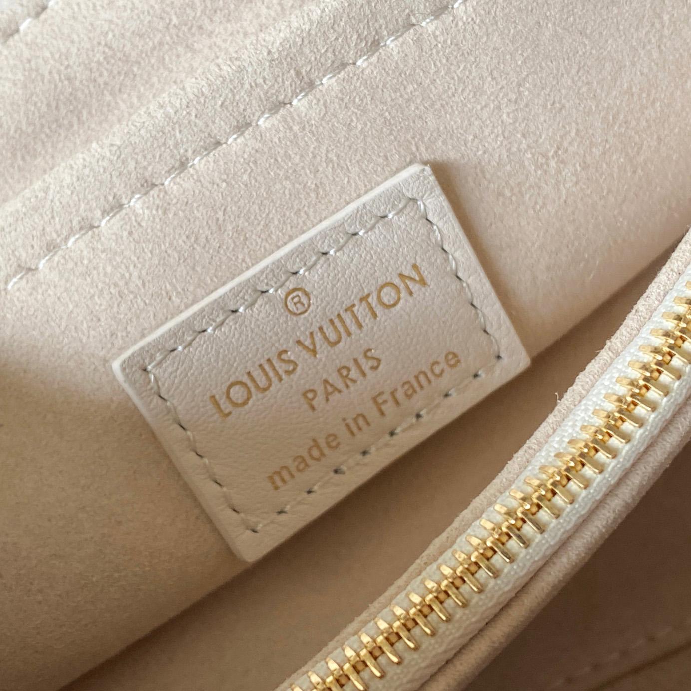 Louis Vuitton Hold Me (23x15x10cm)  M21797 - PerfectKickZ