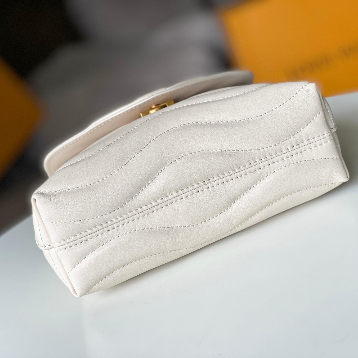 Louis Vuitton Hold Me (23x15x10cm)  M21797 - 