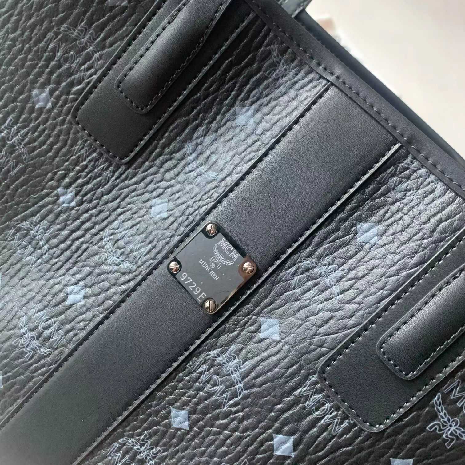 MCM Reversible Liz Shopper In Visetos - PerfectKickZ