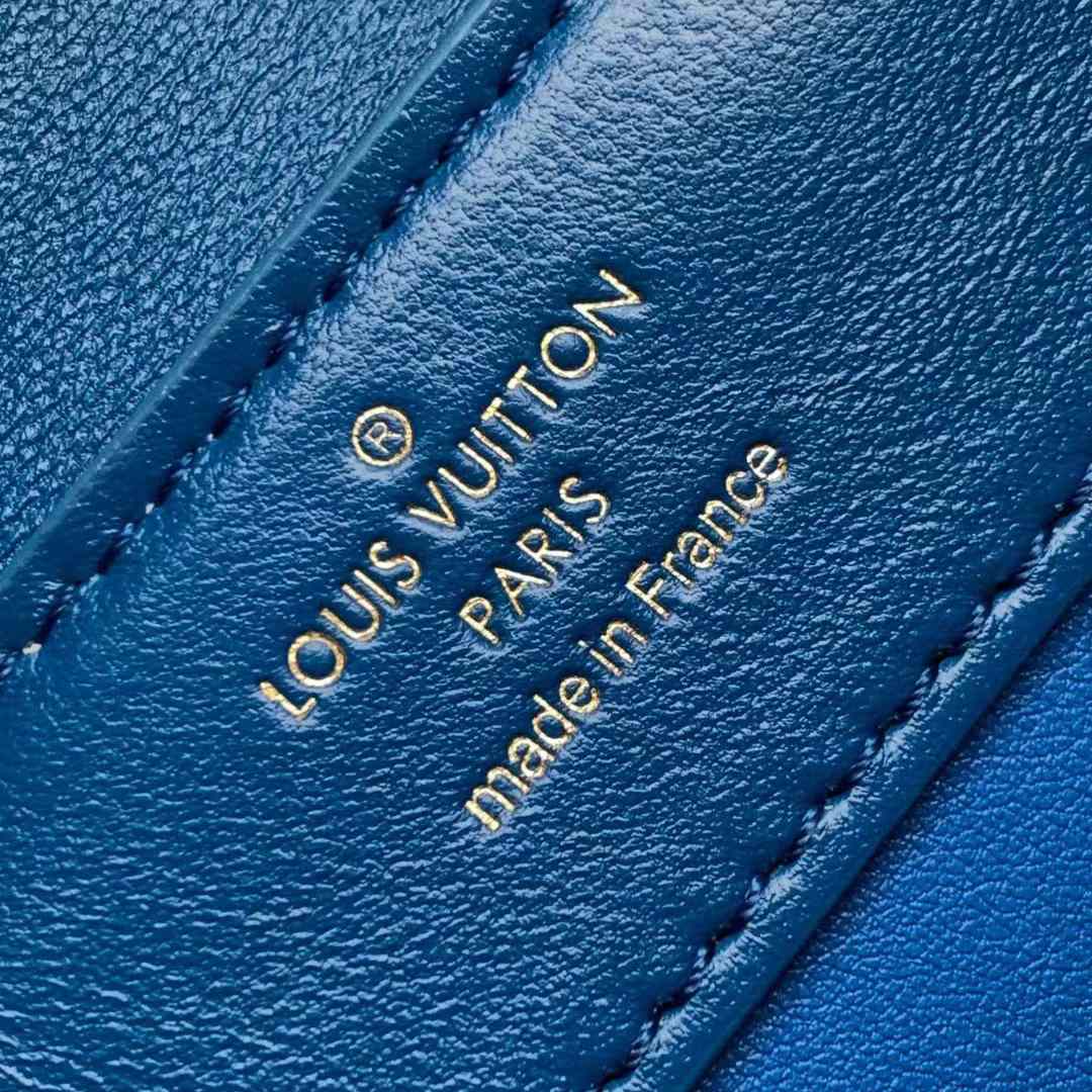 Louis Vuitton Capucines BB (21-14-8cm) - PerfectKickZ