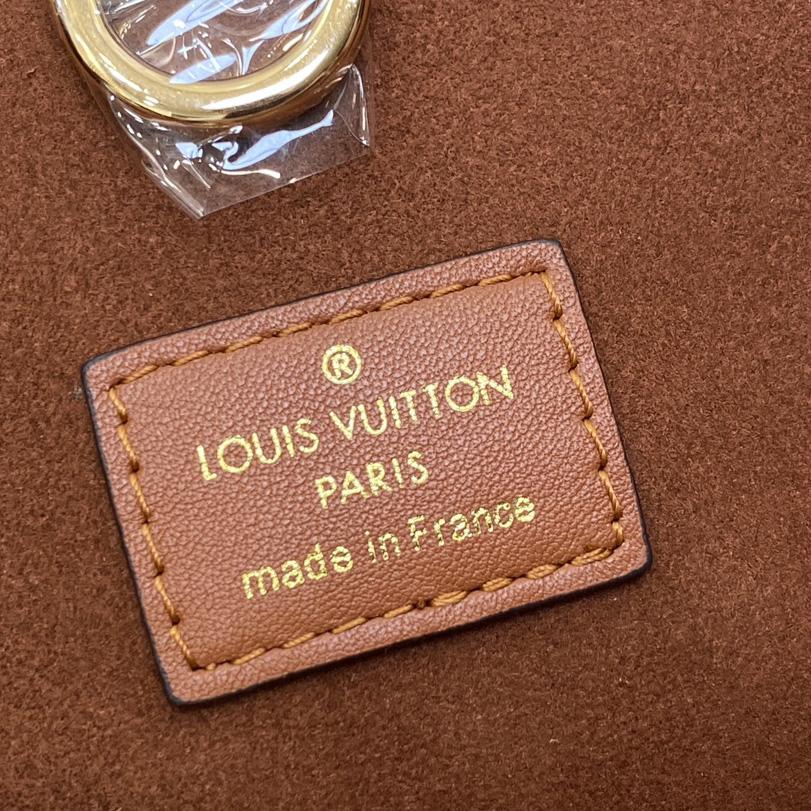 Louis Vuitton Lock It MM (36 x 29 x 15 cm)  M22925 - PerfectKickZ