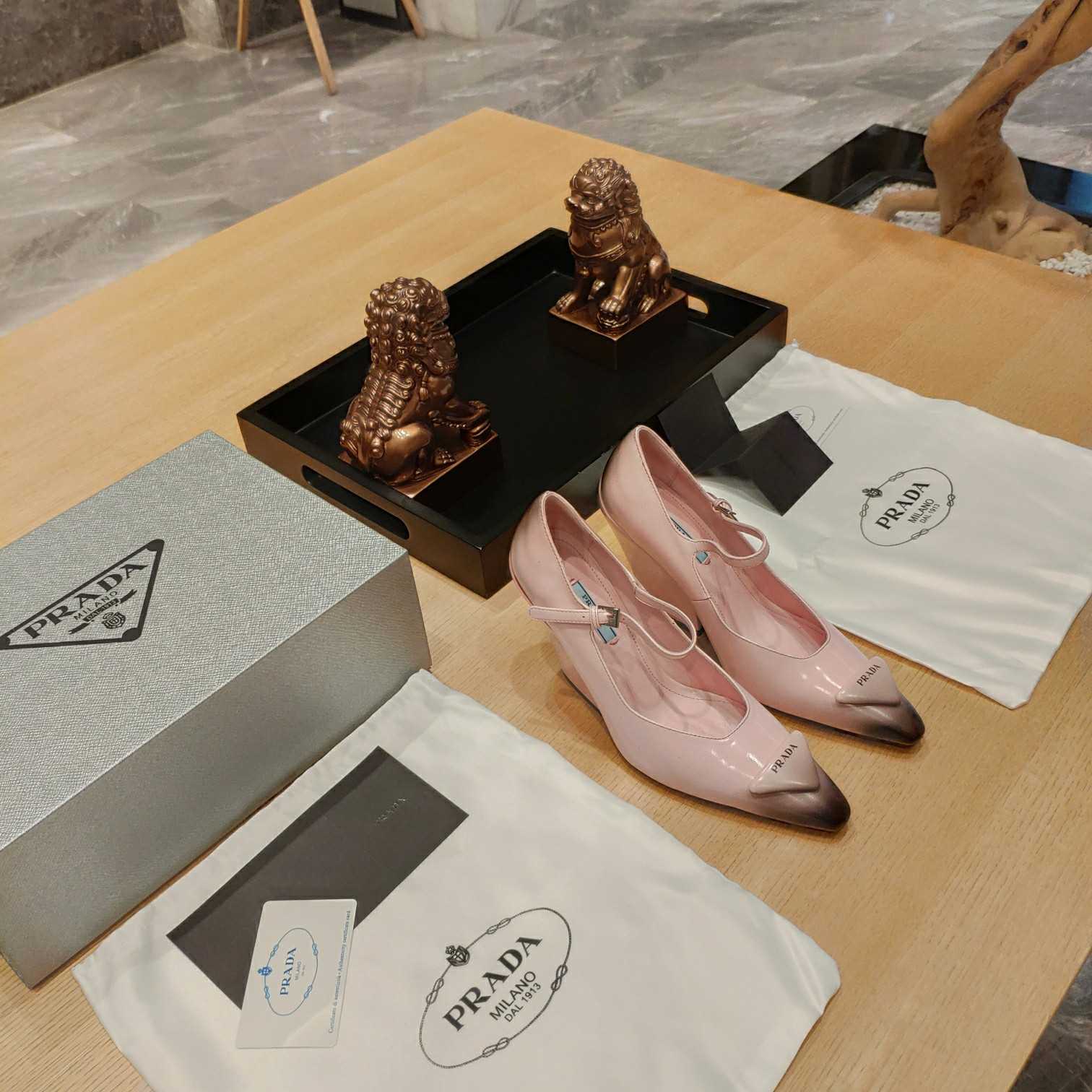 Prada Logo Toe Pumps - 