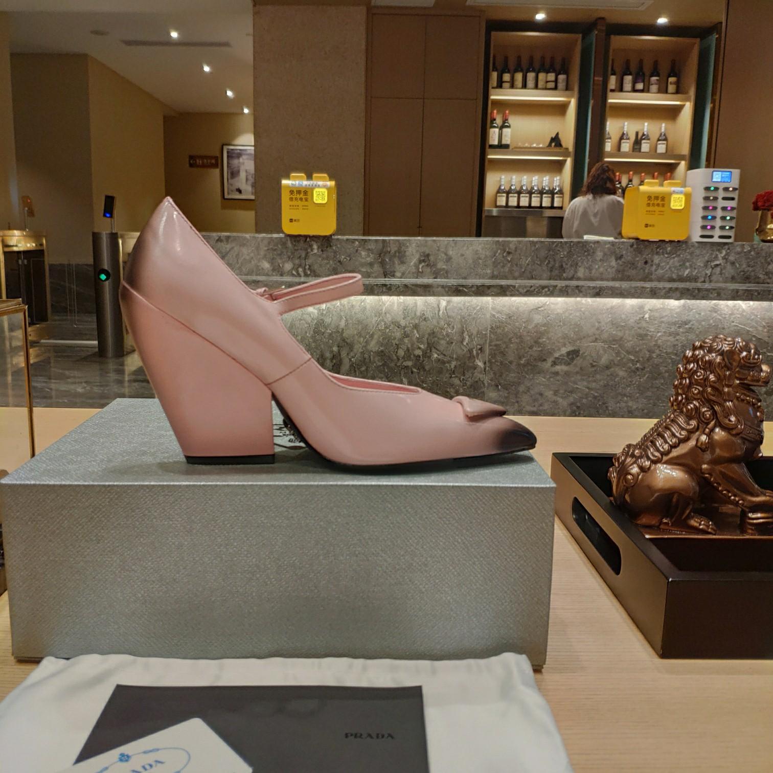 Prada Logo Toe Pumps - 