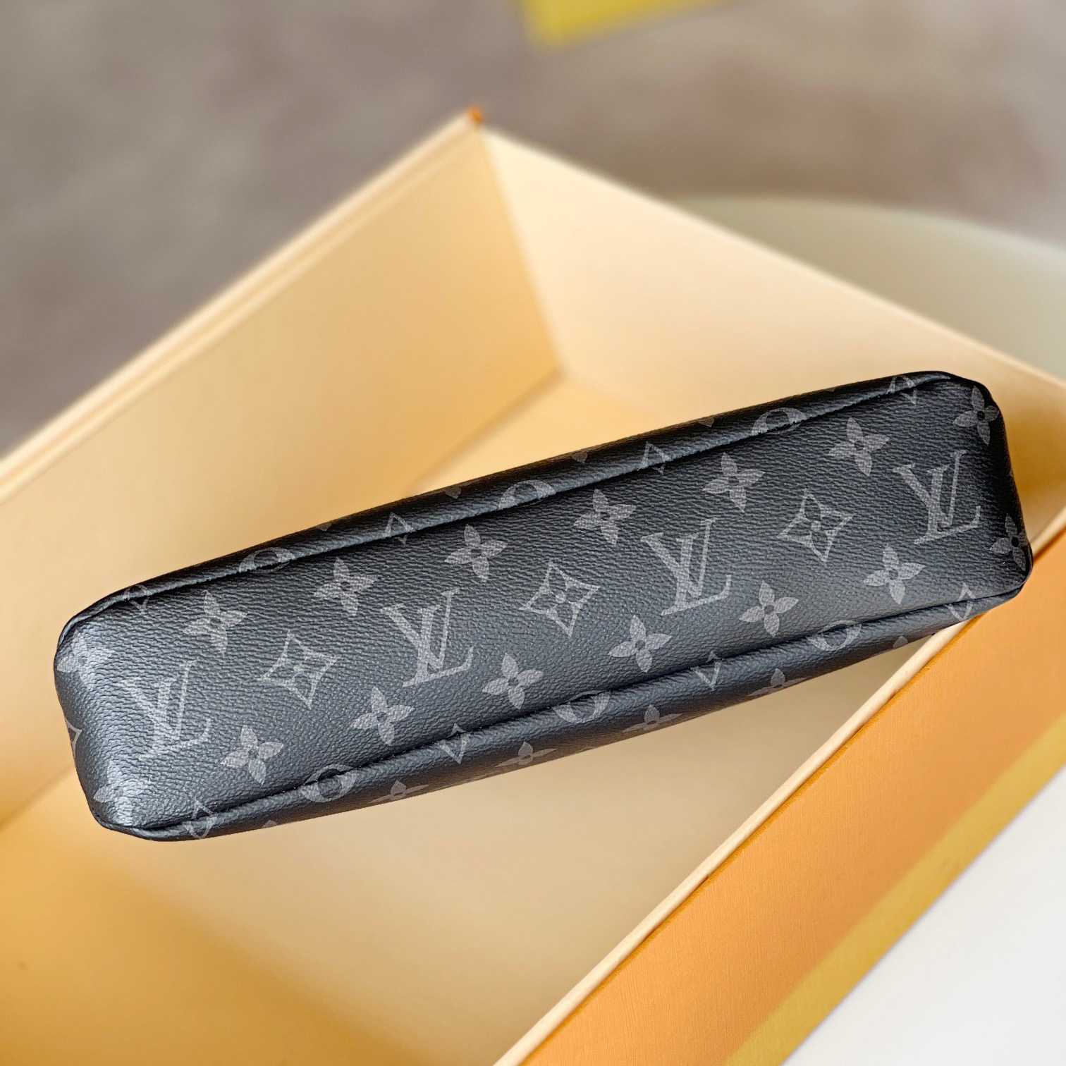 Louis Vuitton Pochette Voyage Souple (32 x 21 x 8cm)  M82543 - PerfectKickZ