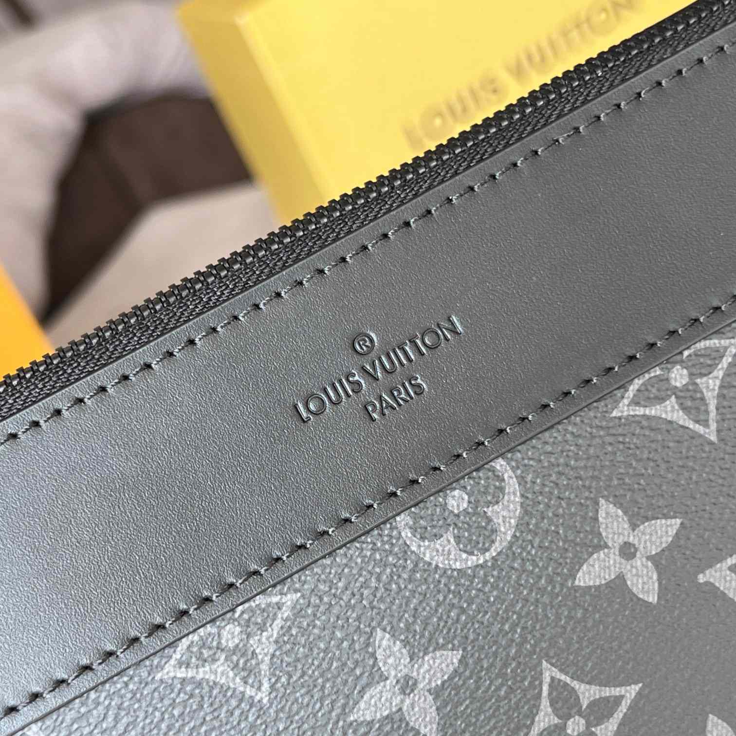 Louis Vuitton Pochette Voyage Souple (32 x 21 x 8cm)  M82543 - PerfectKickZ