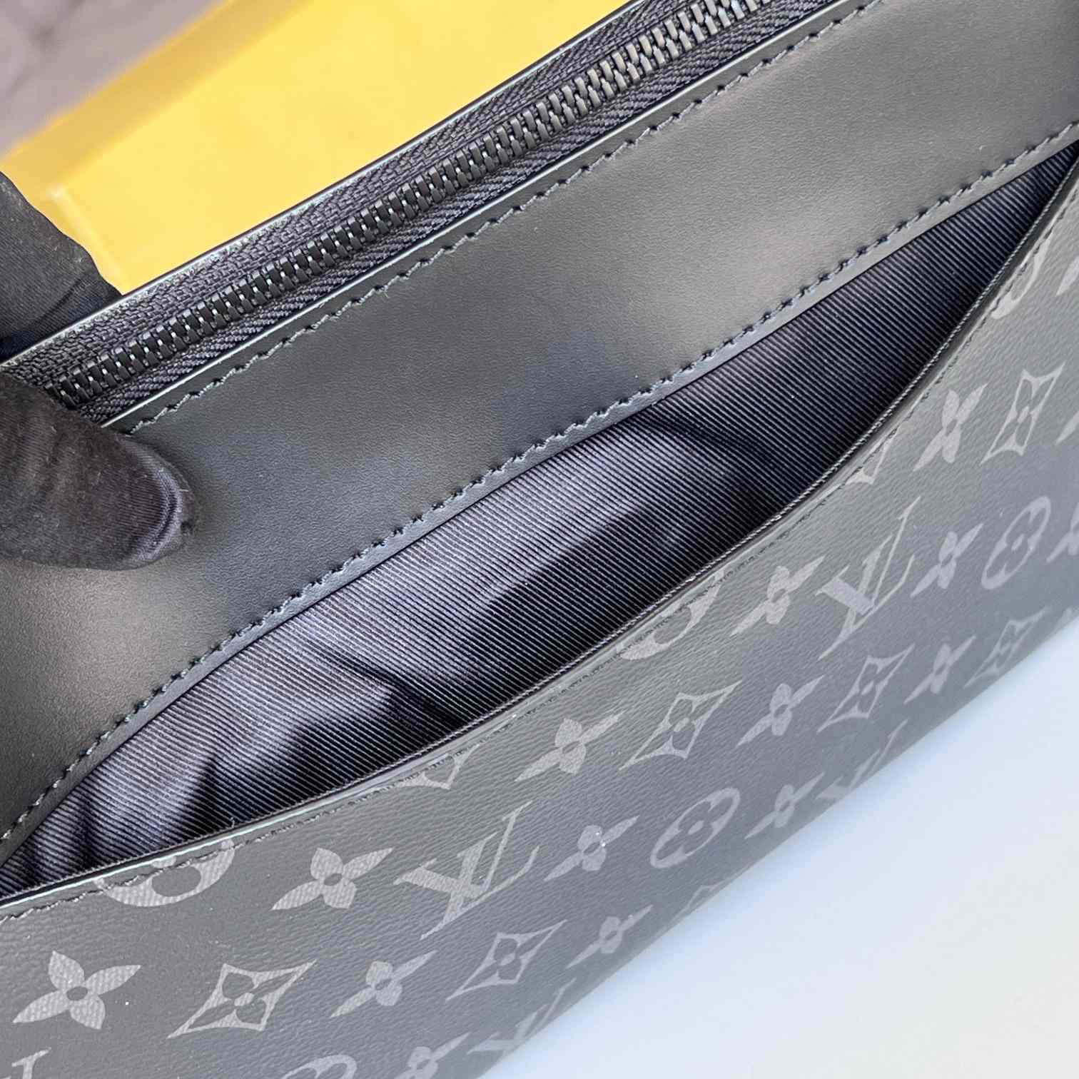 Louis Vuitton Pochette Voyage Souple (32 x 21 x 8cm)  M82543 - PerfectKickZ