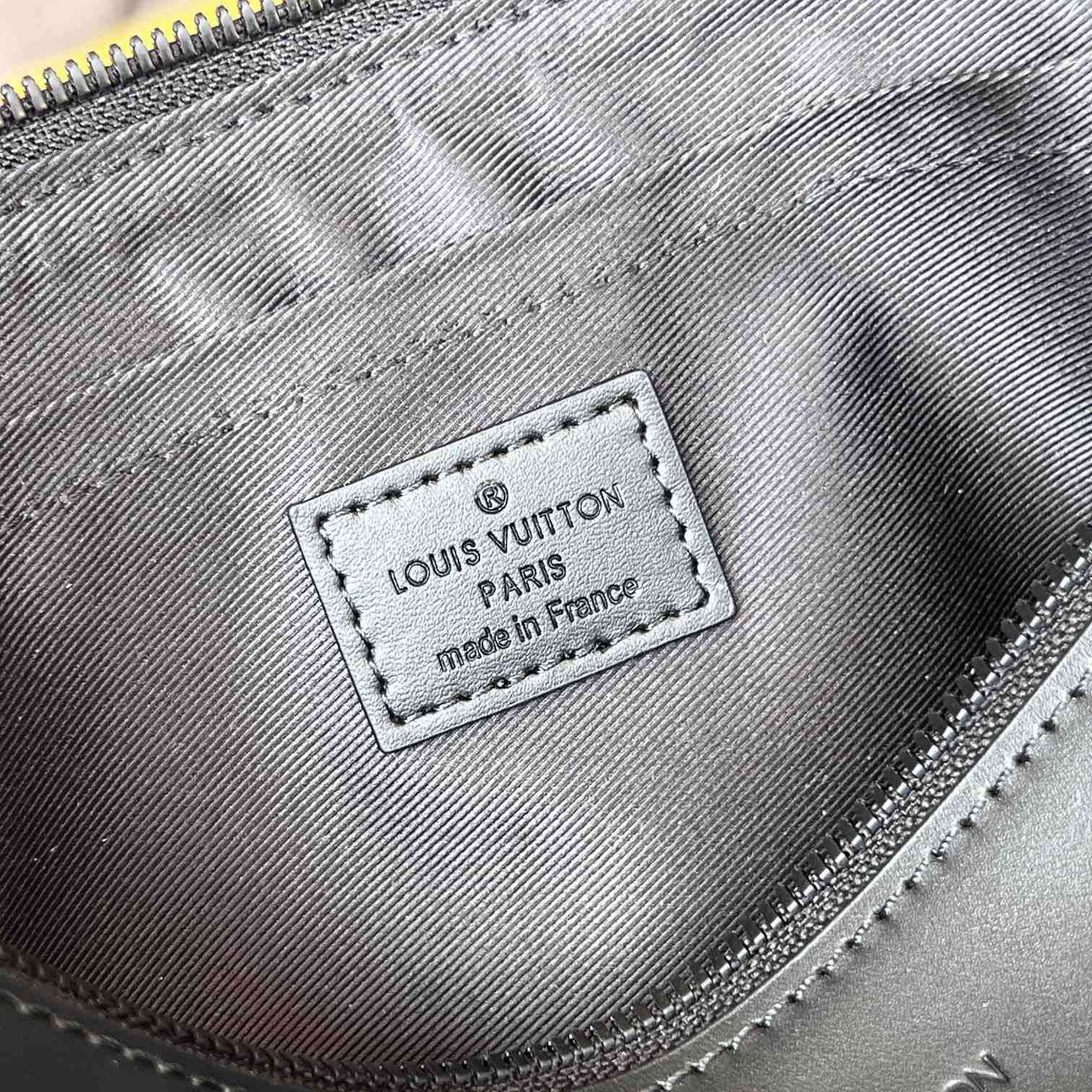 Louis Vuitton Pochette Voyage Souple (32 x 21 x 8cm)  M82543 - PerfectKickZ