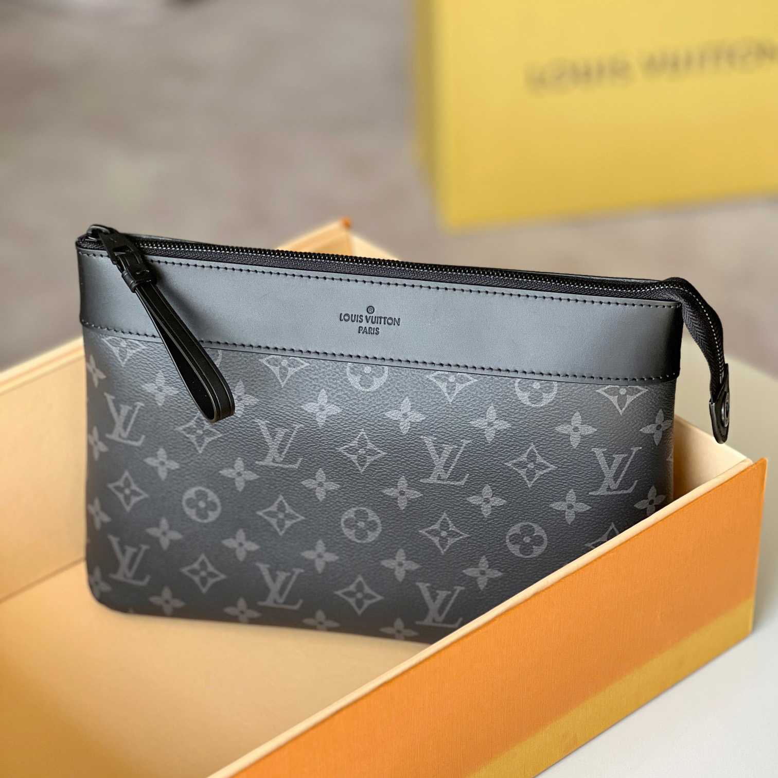 Louis Vuitton Pochette Voyage Souple (32 x 21 x 8cm)  M82543 - PerfectKickZ