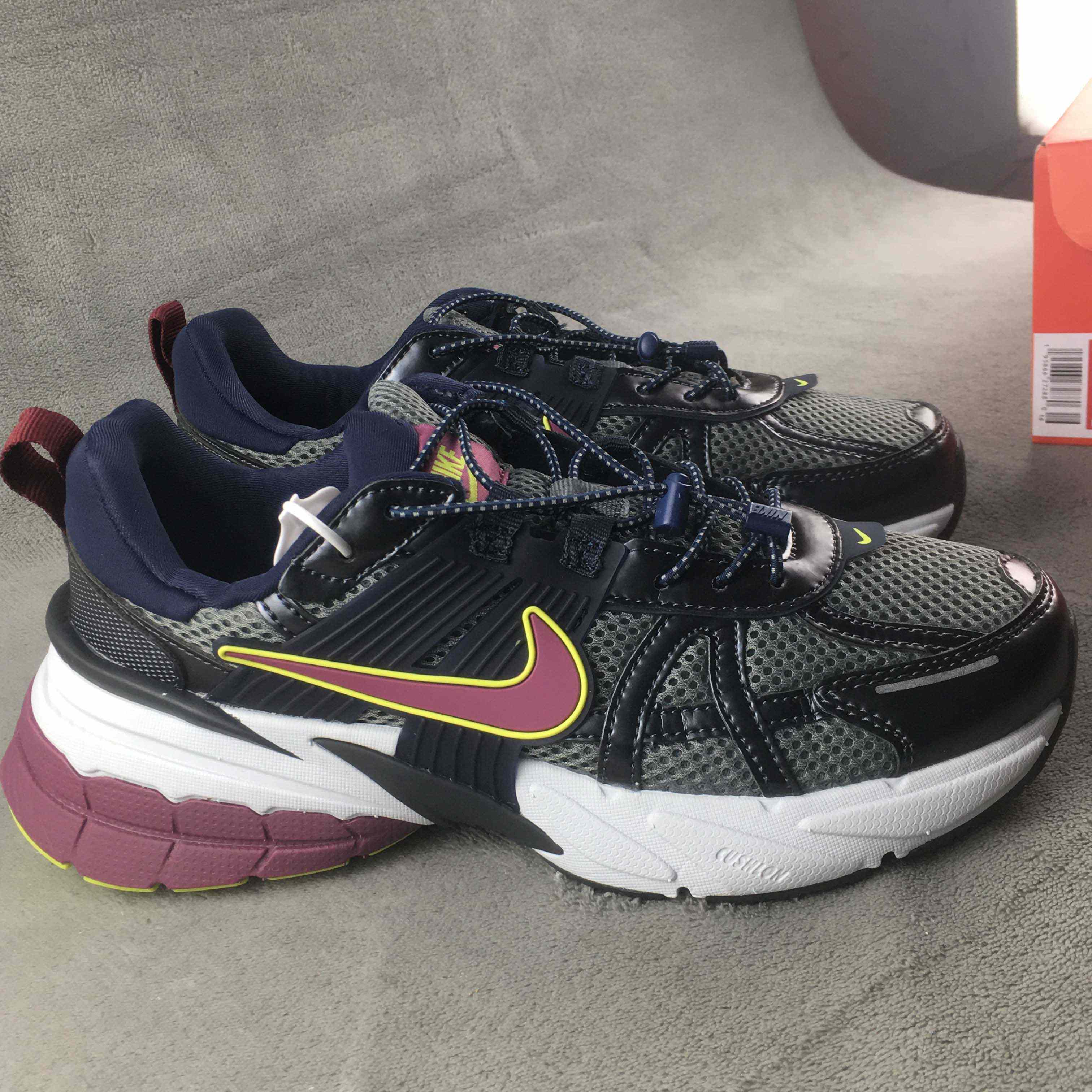 Nike V2K Runtekk  Sneaker            fd0736-400 - PerfectKickZ