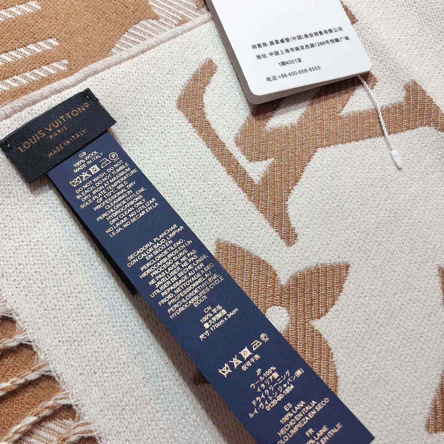 Louis Vuitton LV Essential Scarf - PerfectKickZ
