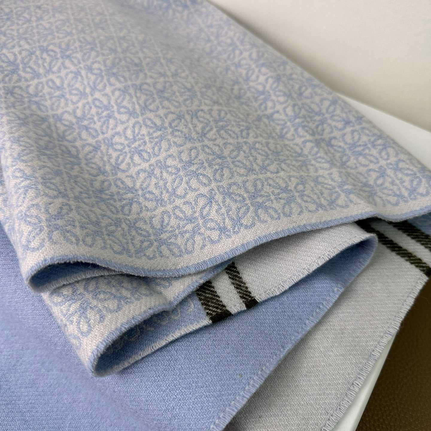 Loewe Scarf In Wool And Cashmere - PerfectKickZ