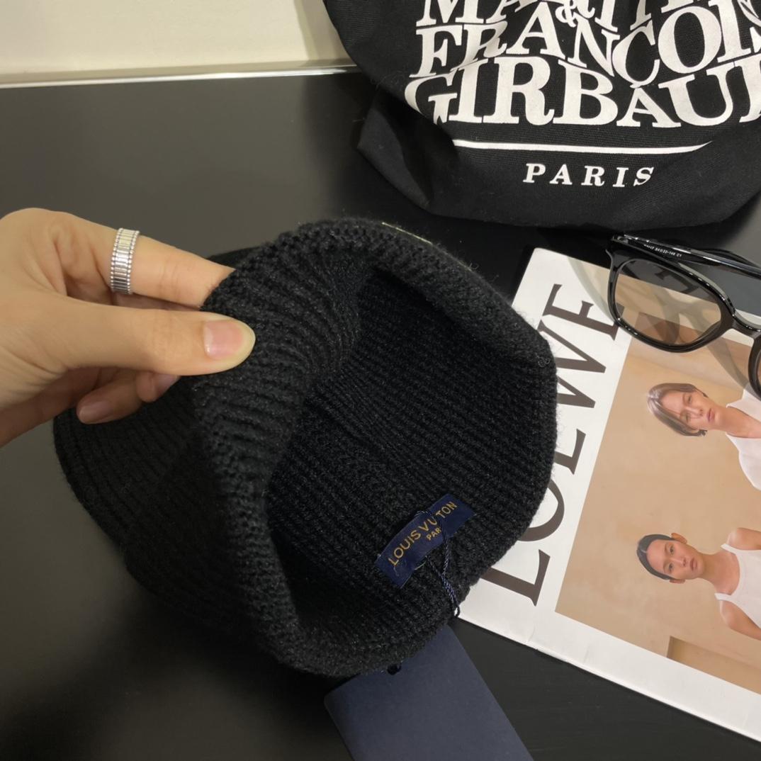 Louis Vuitton LV Beanie     - 