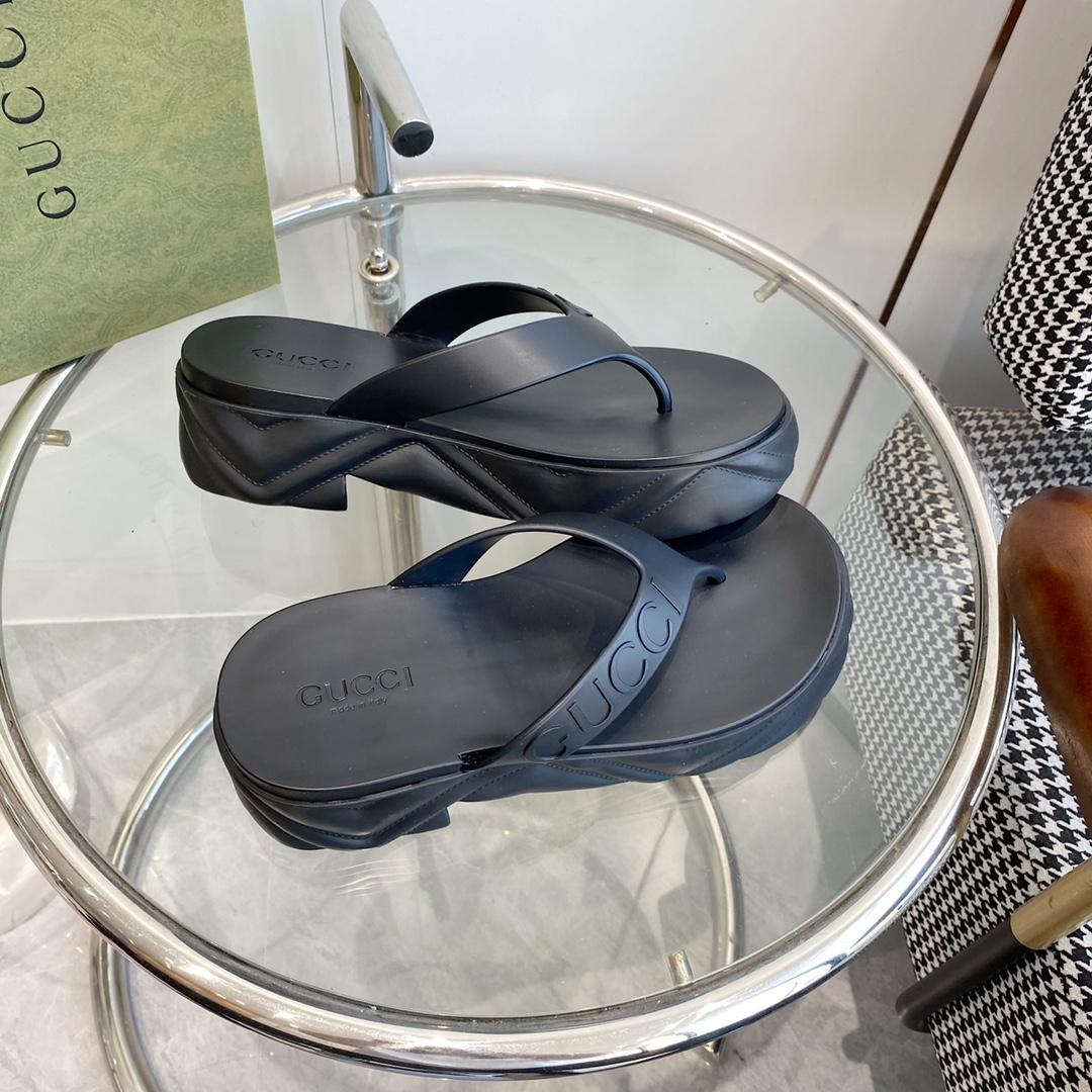 Gucci Rubber Thong Sandals - PerfectKickZ