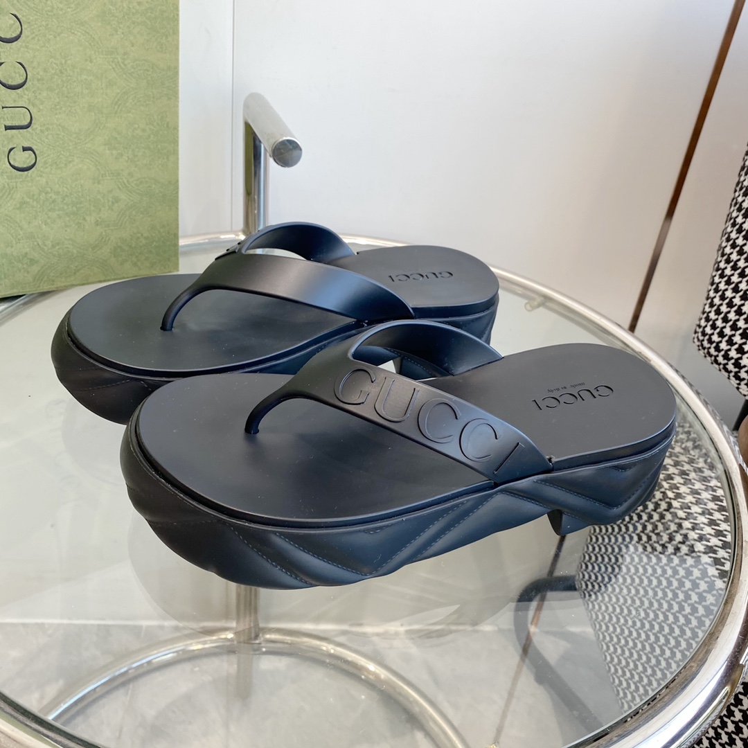 Gucci Rubber Thong Sandals - PerfectKickZ
