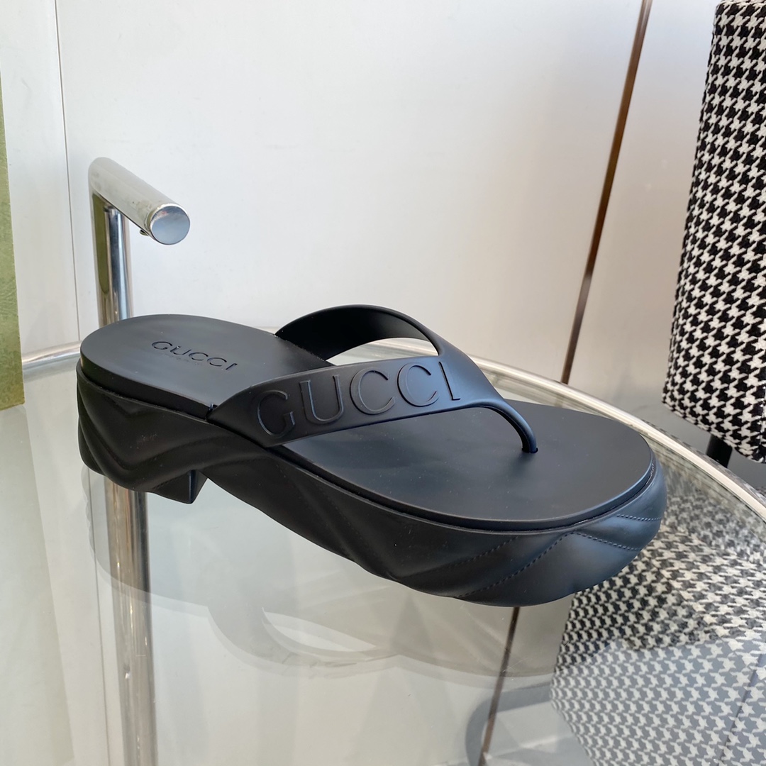 Gucci Rubber Thong Sandals - PerfectKickZ