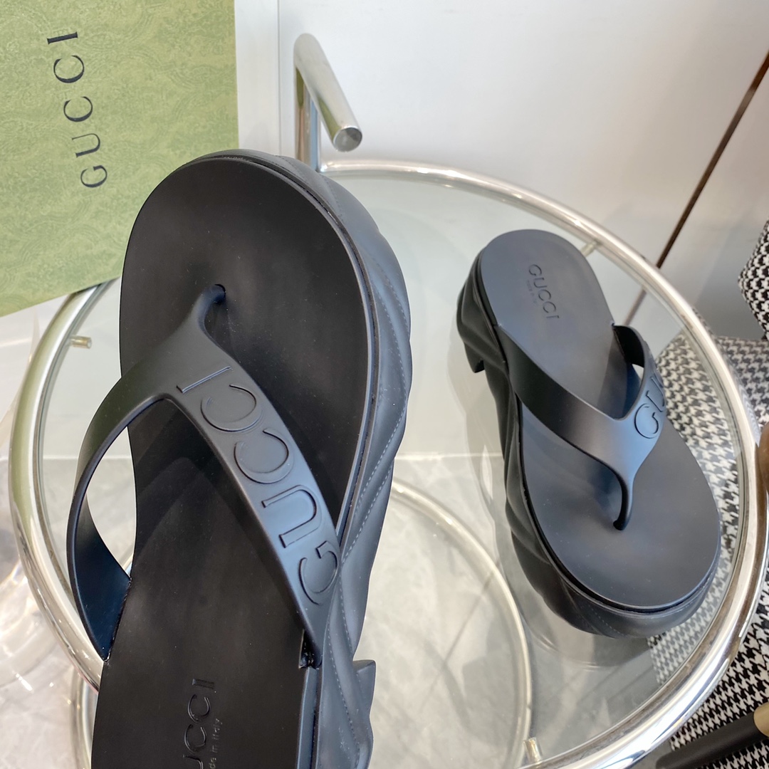 Gucci Rubber Thong Sandals - PerfectKickZ