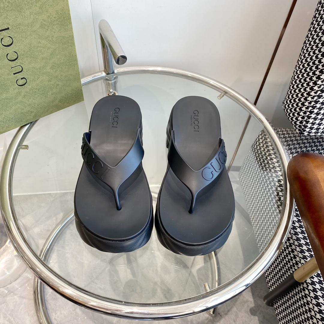 Gucci Rubber Thong Sandals - PerfectKickZ