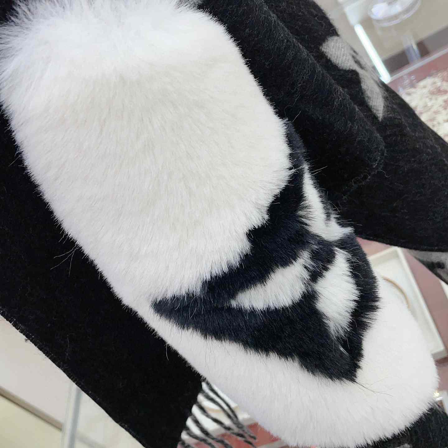 Louis Vuitton Cold Reykjavik Scarf - PerfectKickZ