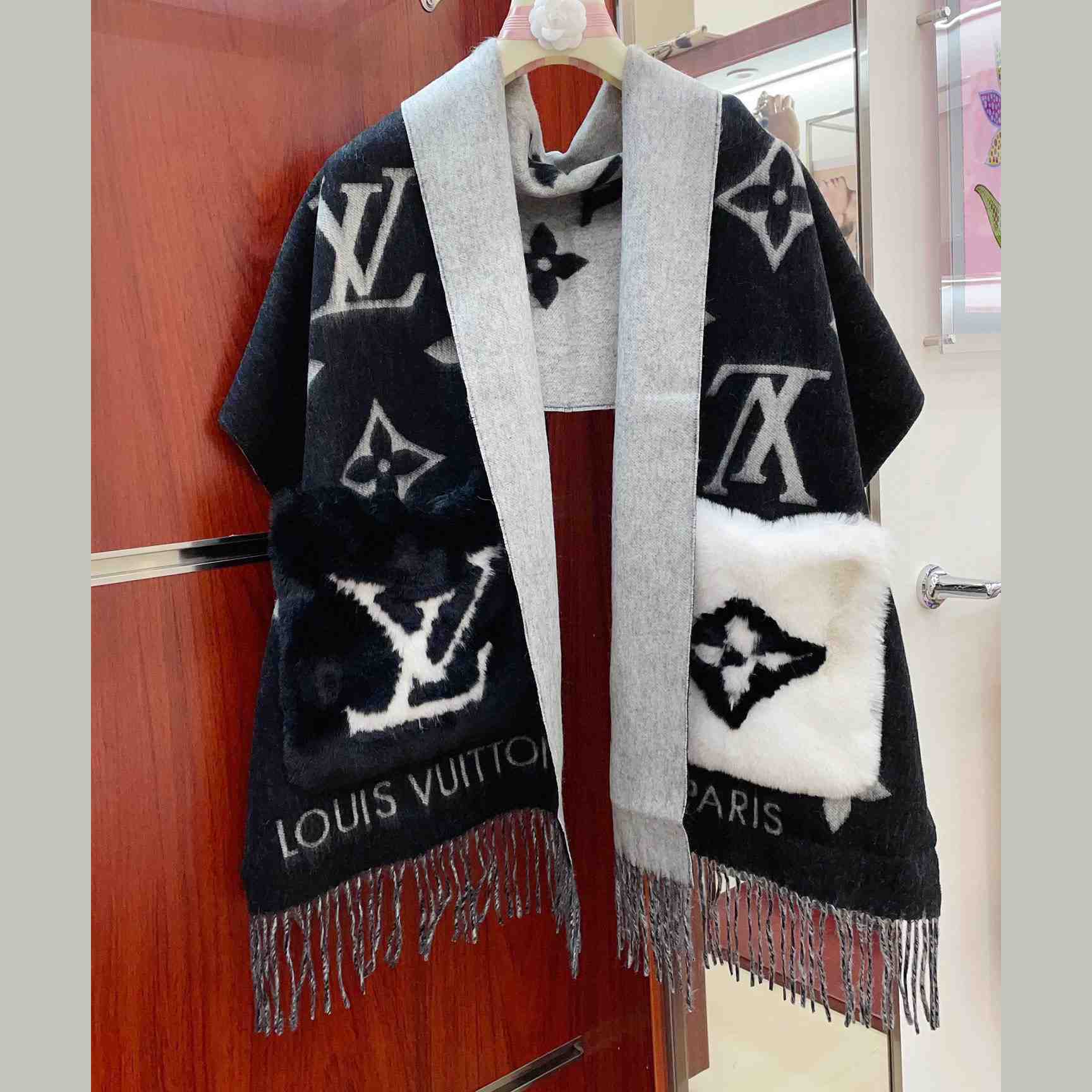 Louis Vuitton Cold Reykjavik Scarf - PerfectKickZ