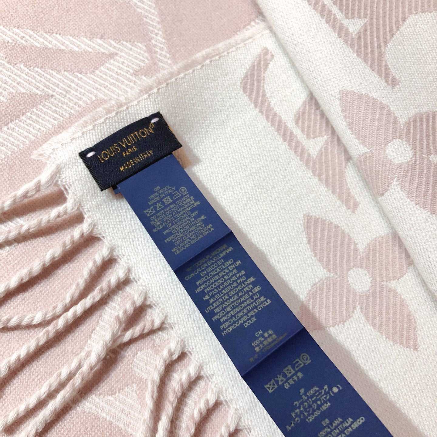 Louis Vuitton LV Essential Scarf - PerfectKickZ