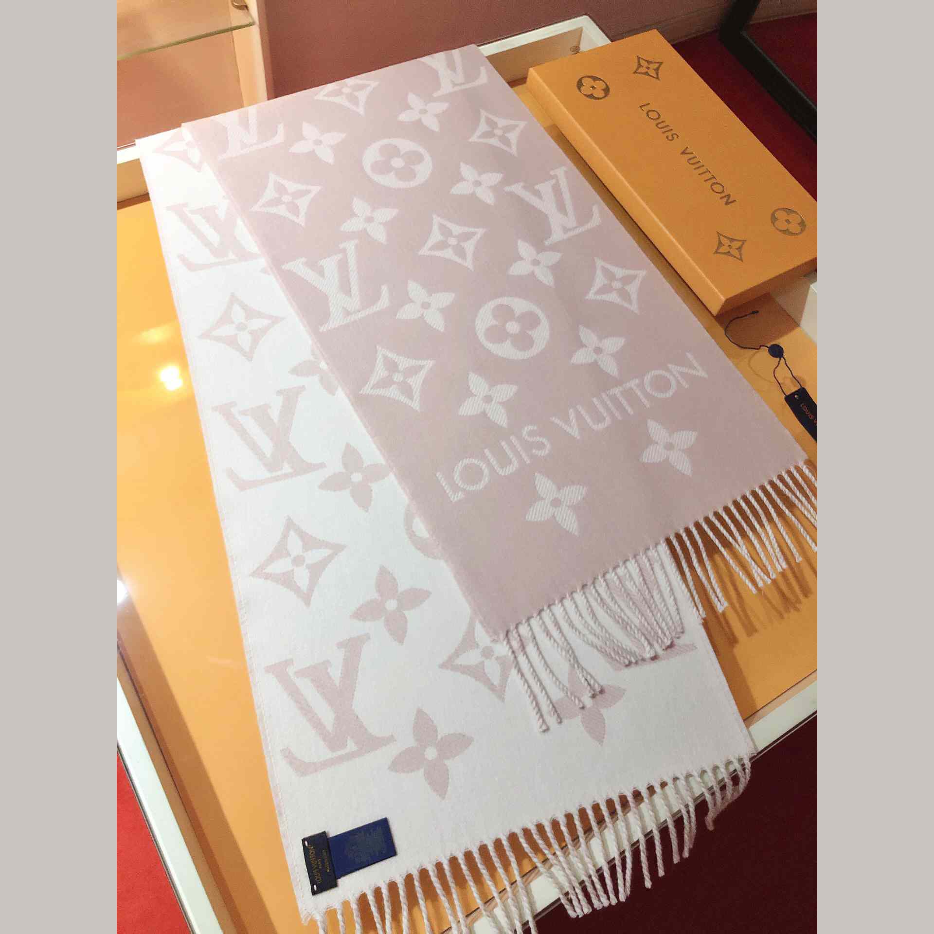 Louis Vuitton LV Essential Scarf - PerfectKickZ