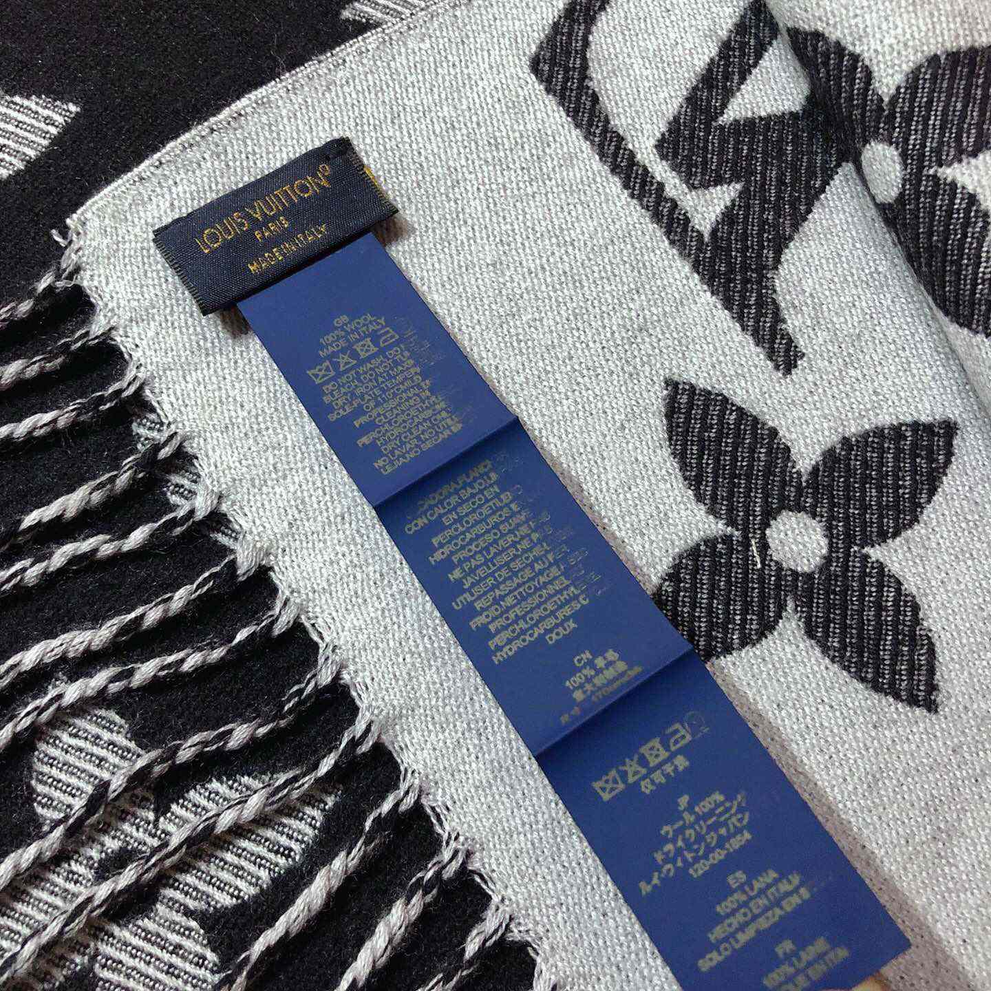 Louis Vuitton LV Essential Scarf - 