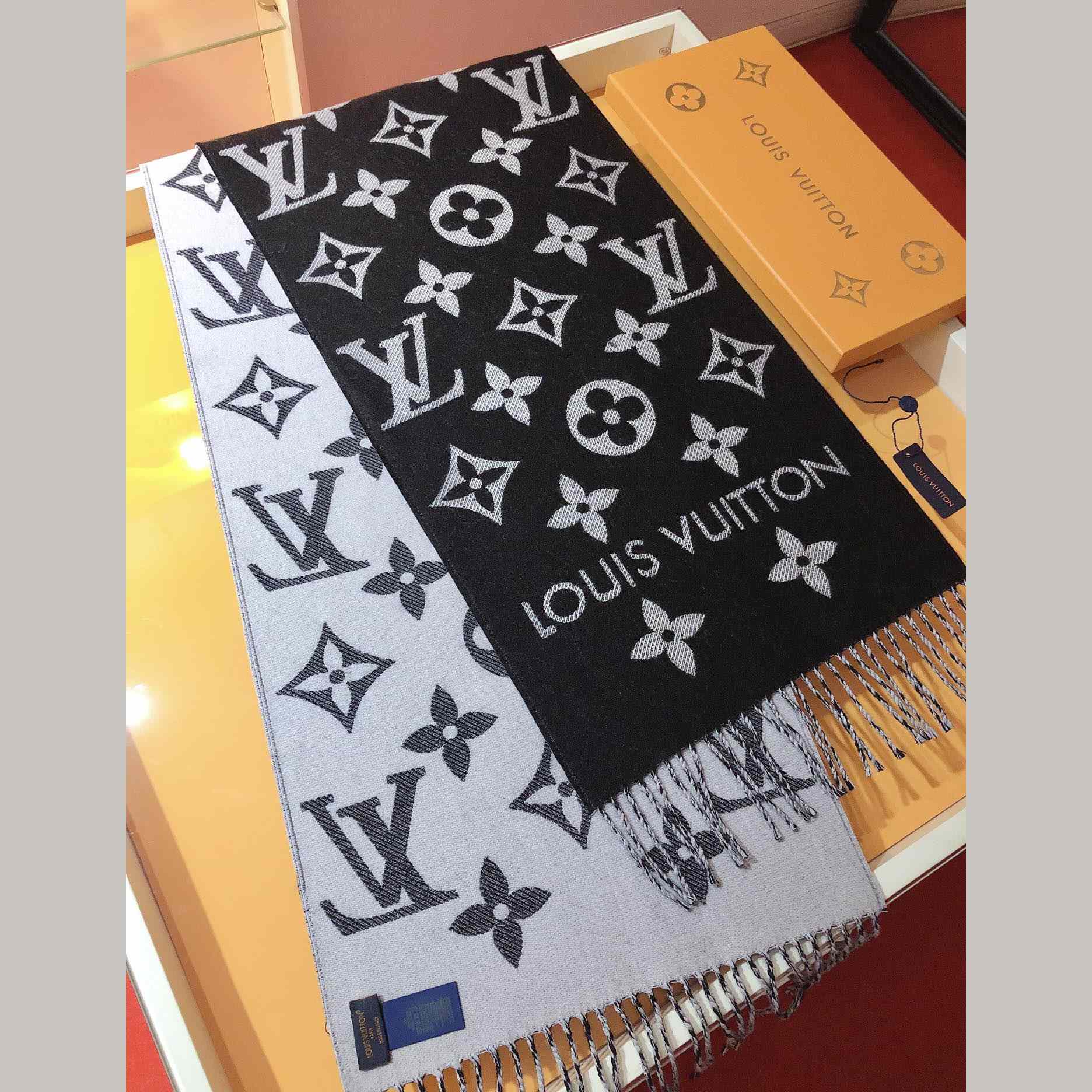Louis Vuitton LV Essential Scarf - PerfectKickZ