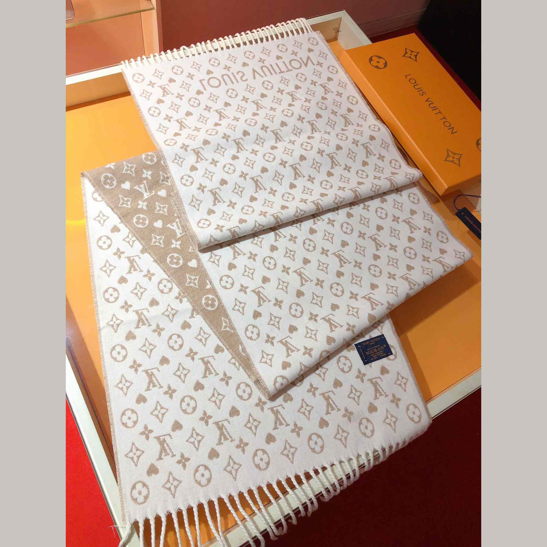 Louis Vuitton LV Scarf - 