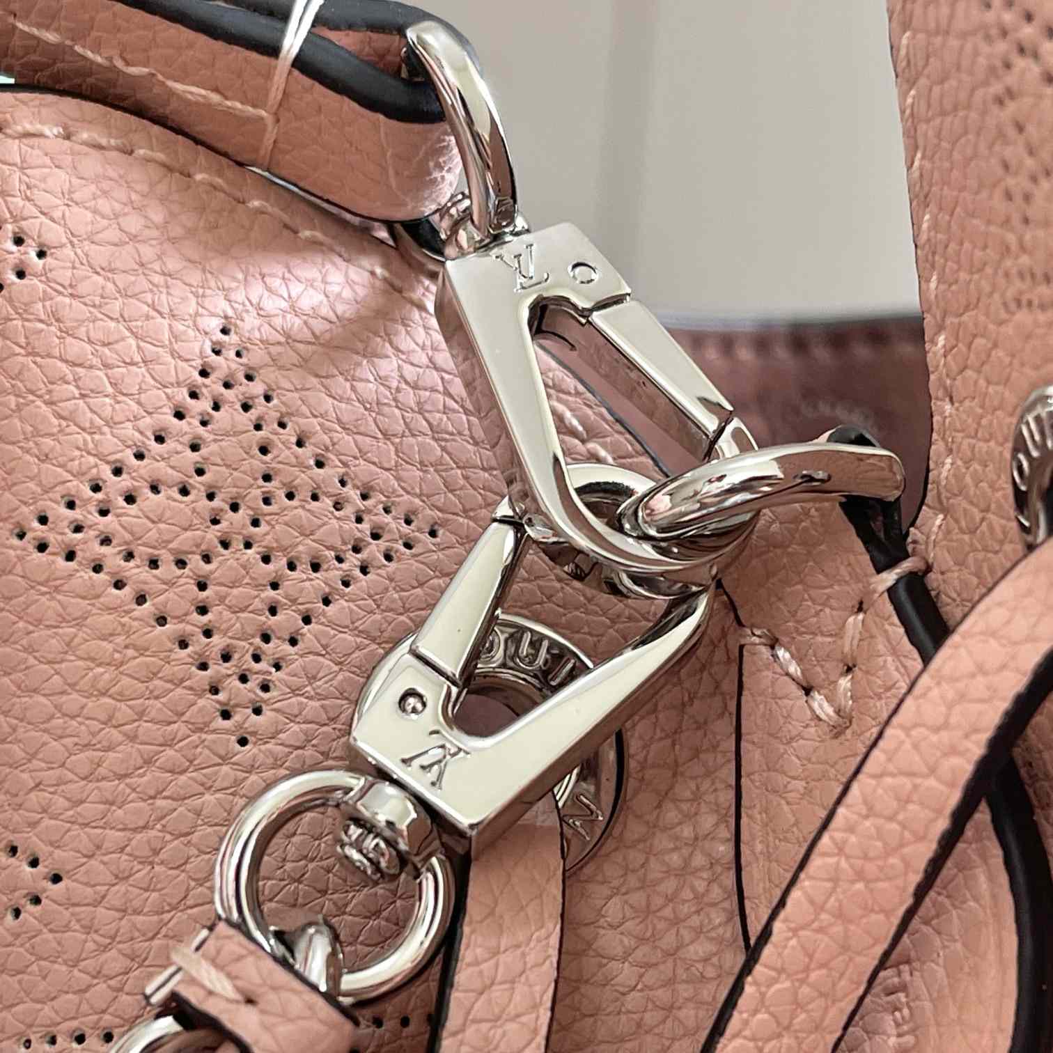Louis Vuitton Bella (19×22×14cm)  M23195 - PerfectKickZ