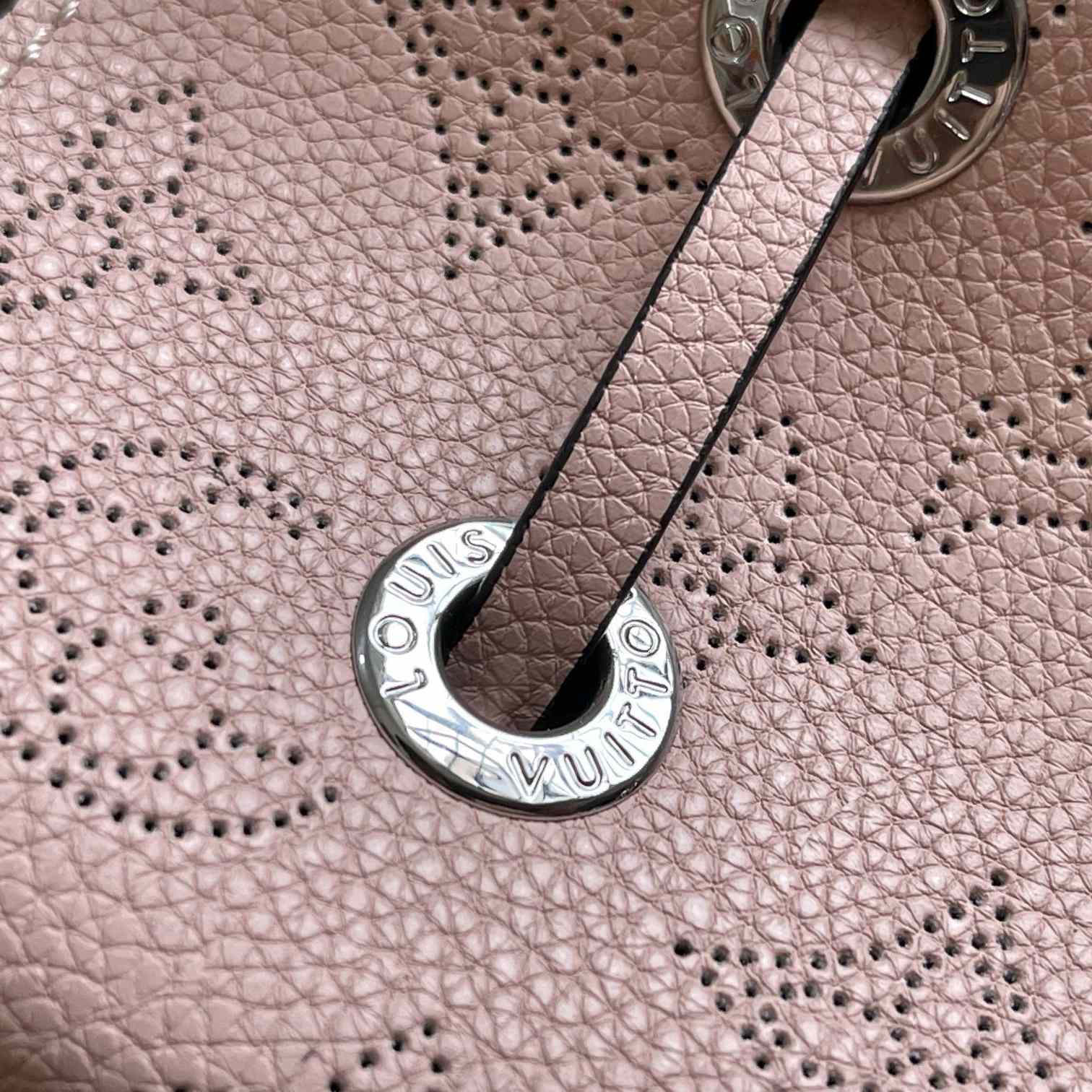 Louis Vuitton Bella (19×22×14cm)  M23195 - PerfectKickZ