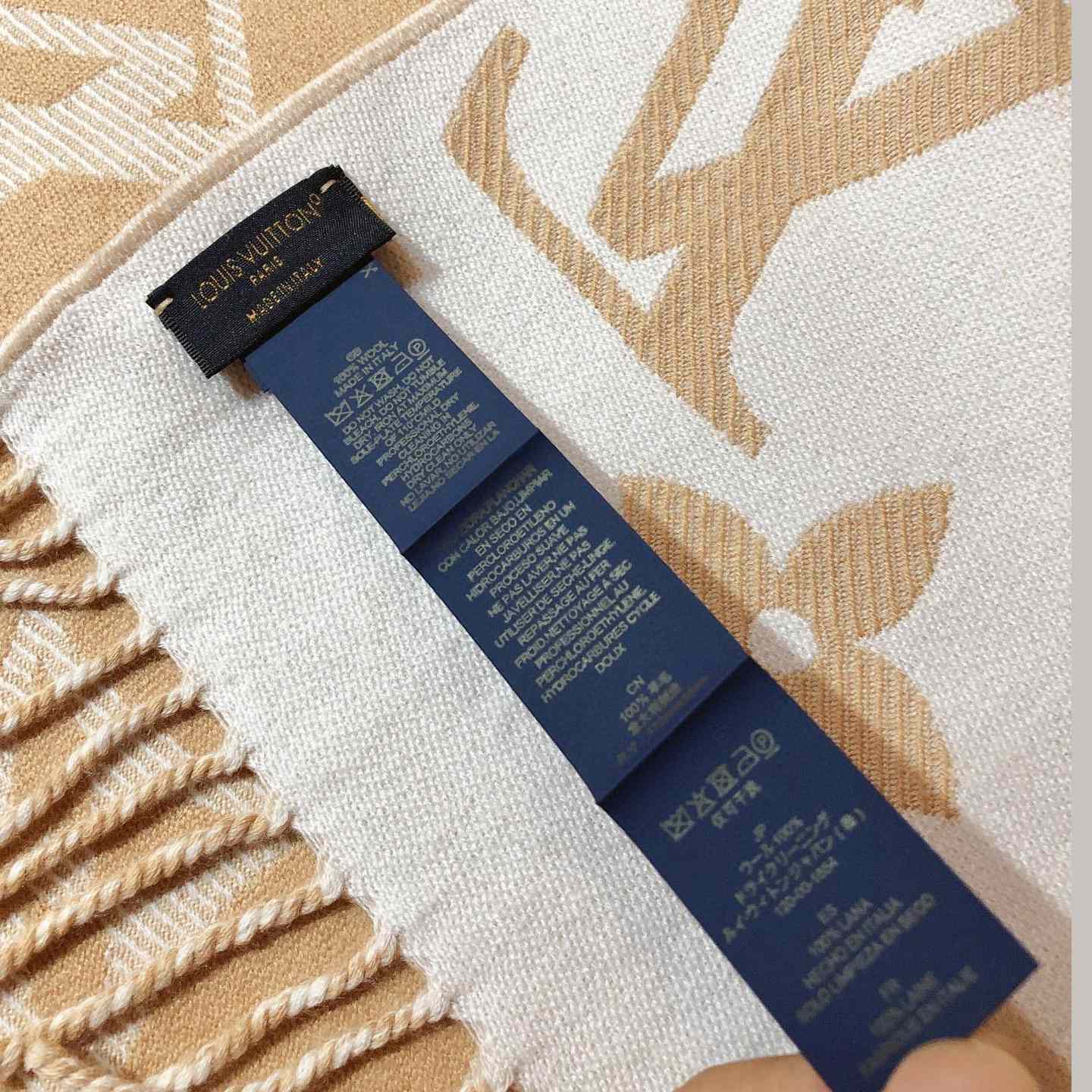 Louis Vuitton LV Essential Scarf - PerfectKickZ