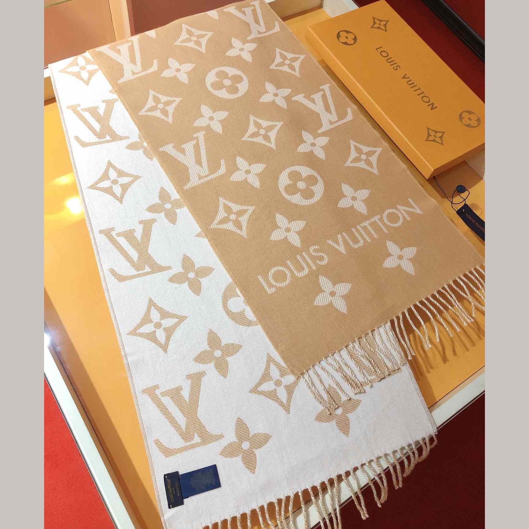 Louis Vuitton LV Essential Scarf - PerfectKickZ