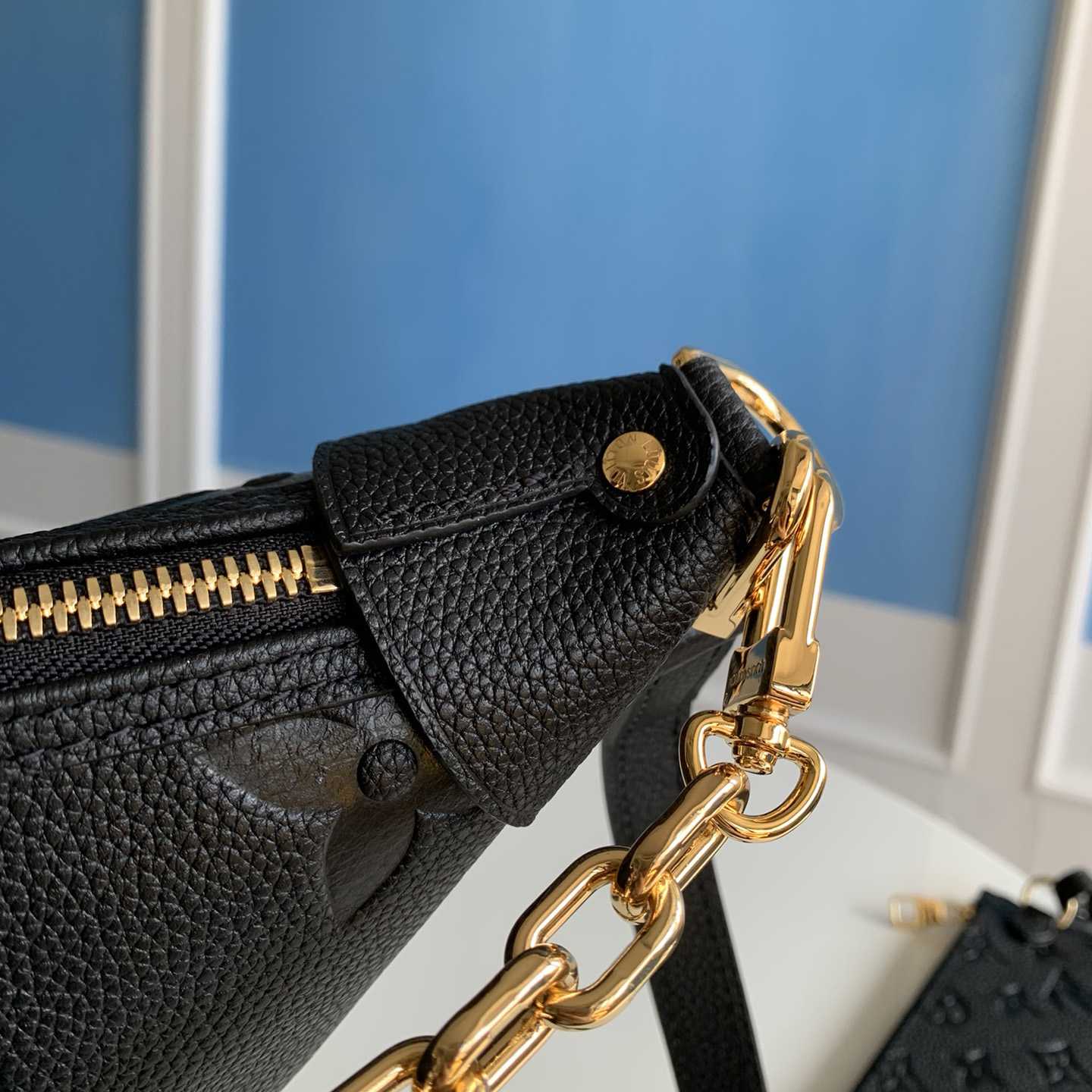 Louis Vuitton Loop Hobo          M46725 - PerfectKickZ