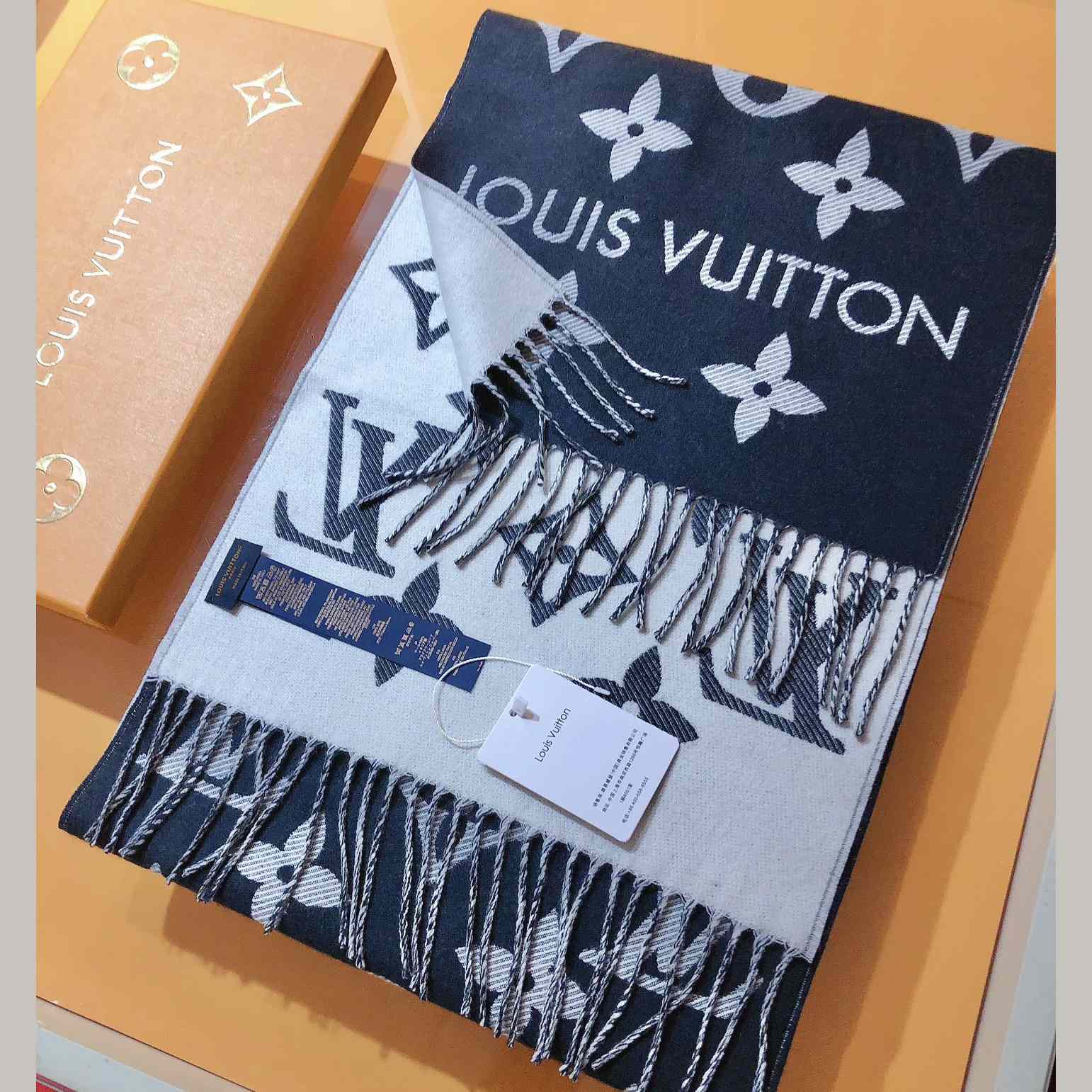 Louis Vuitton LV Essential Scarf - PerfectKickZ