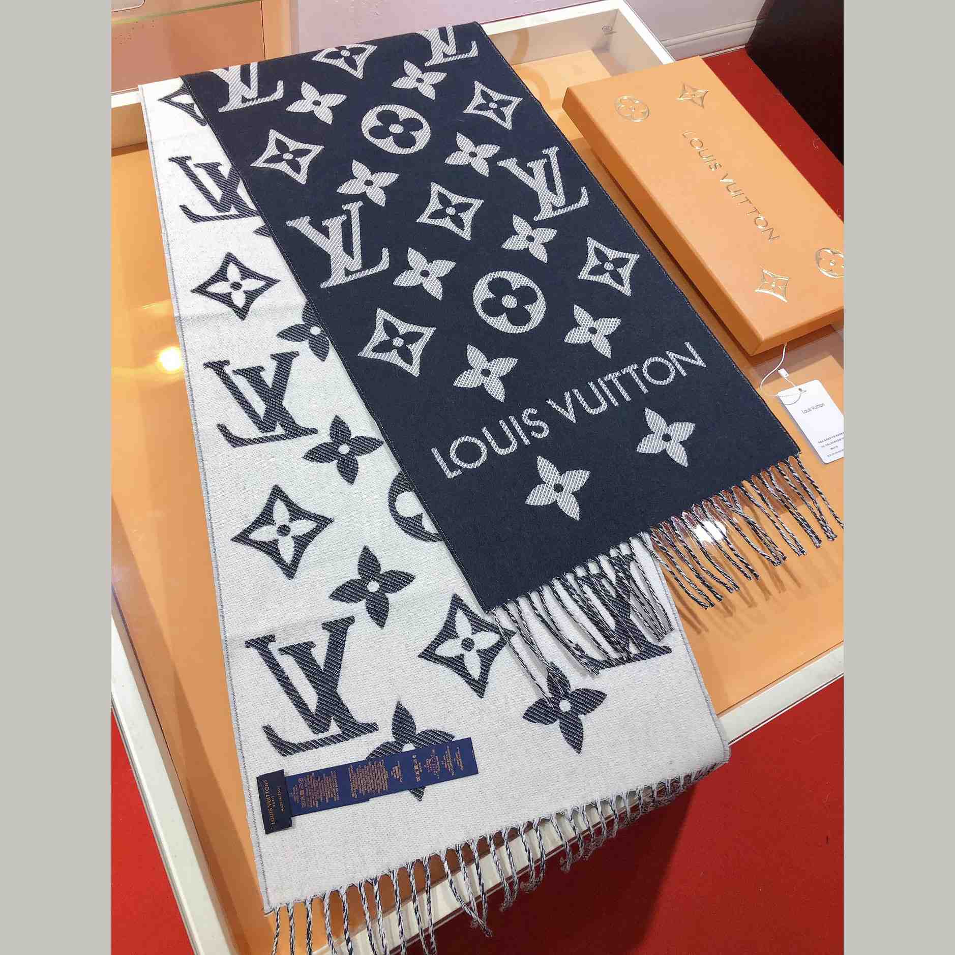 Louis Vuitton LV Essential Scarf - PerfectKickZ