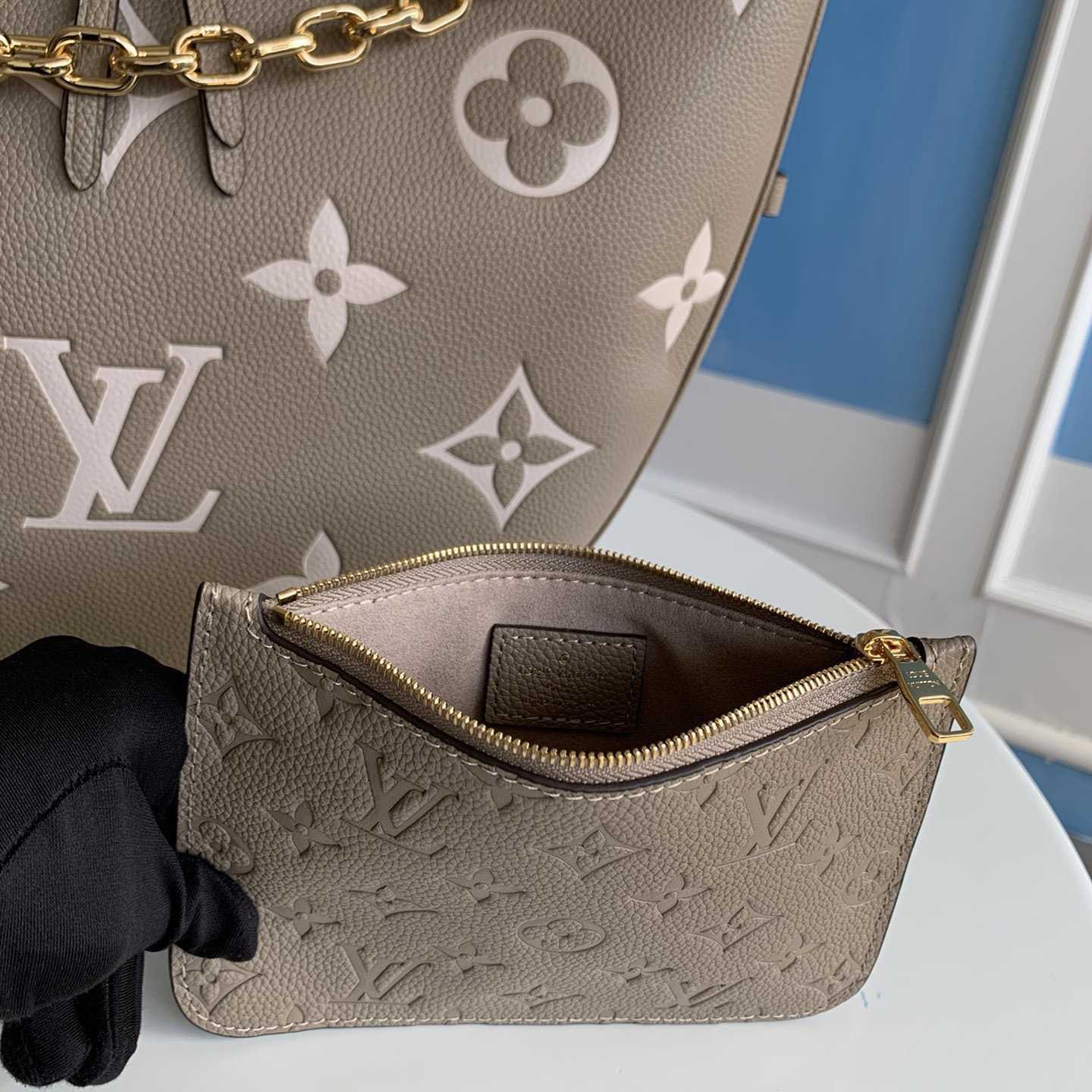 Louis Vuitton Loop Hobo          M46738 - PerfectKickZ