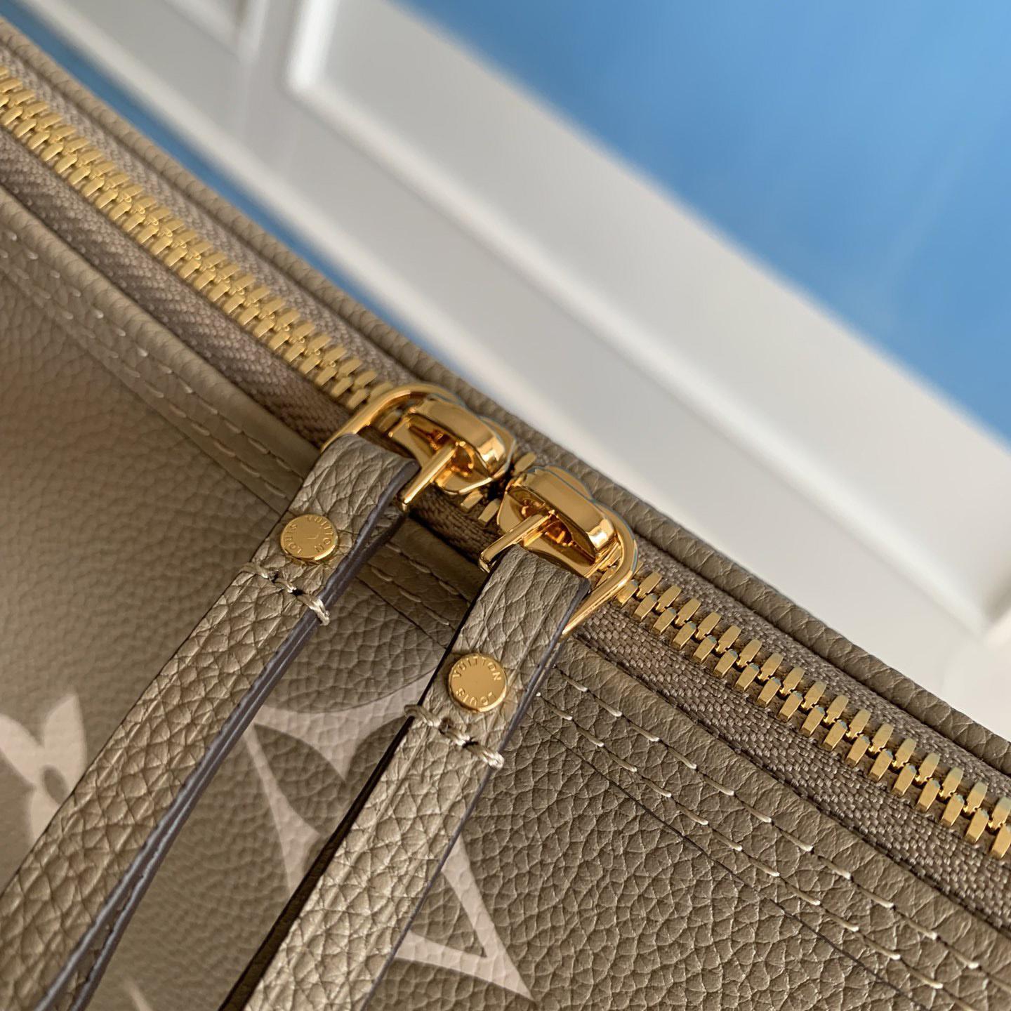 Louis Vuitton Loop Hobo          M46738 - PerfectKickZ
