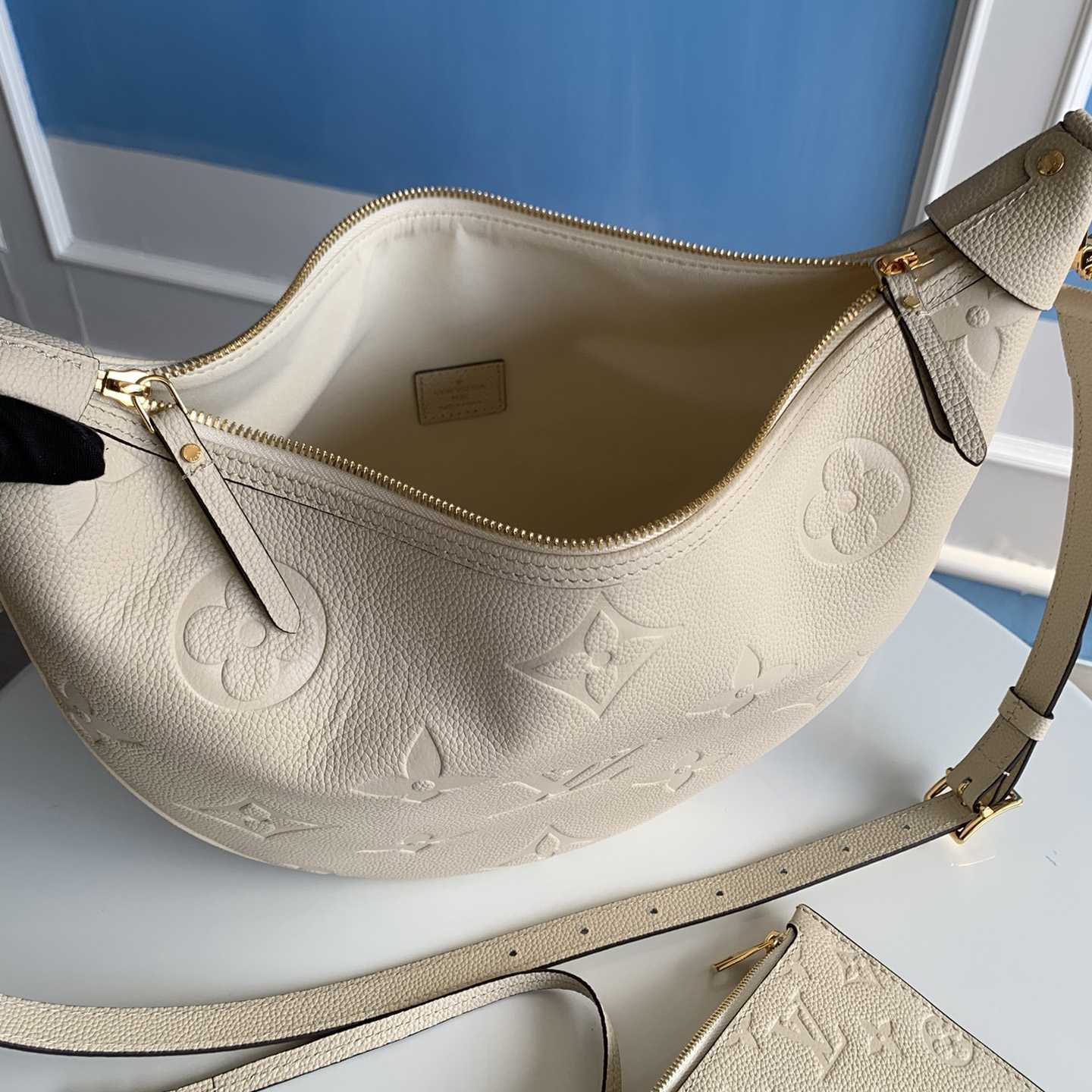 Louis Vuitton Loop Hobo          M46739 - PerfectKickZ
