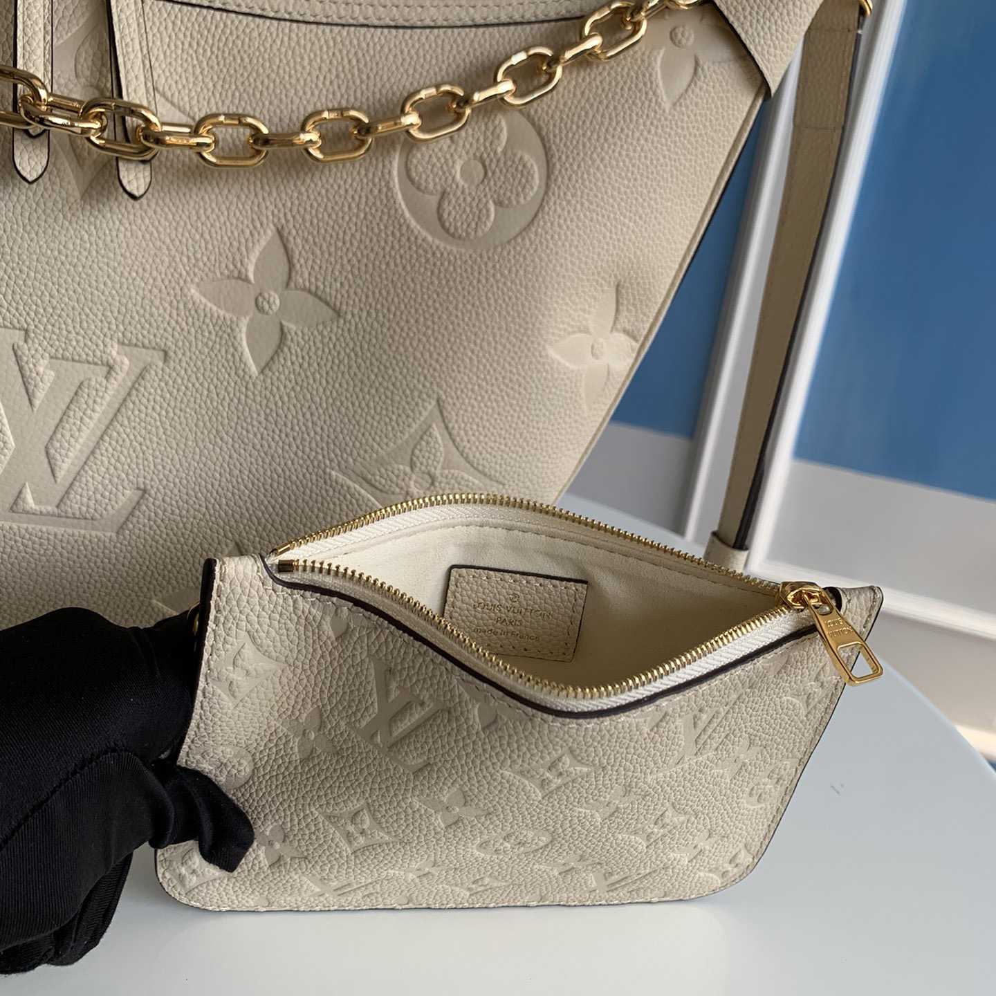 Louis Vuitton Loop Hobo          M46739 - PerfectKickZ