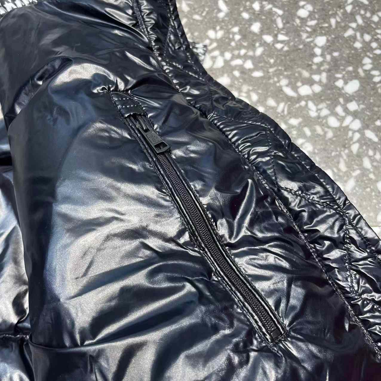 Moncler Socotrine Short Down Jacket - PerfectKickZ