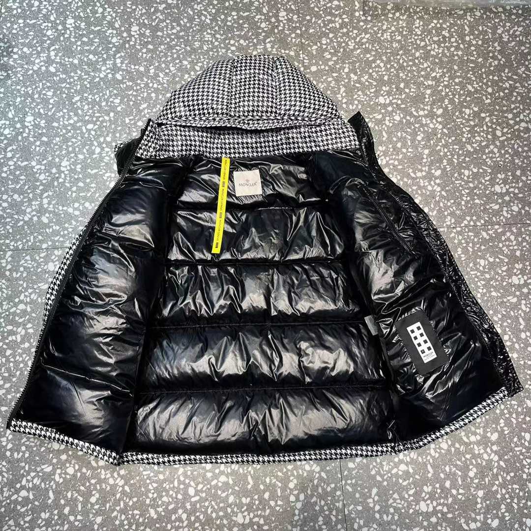Moncler Socotrine Short Down Jacket - PerfectKickZ