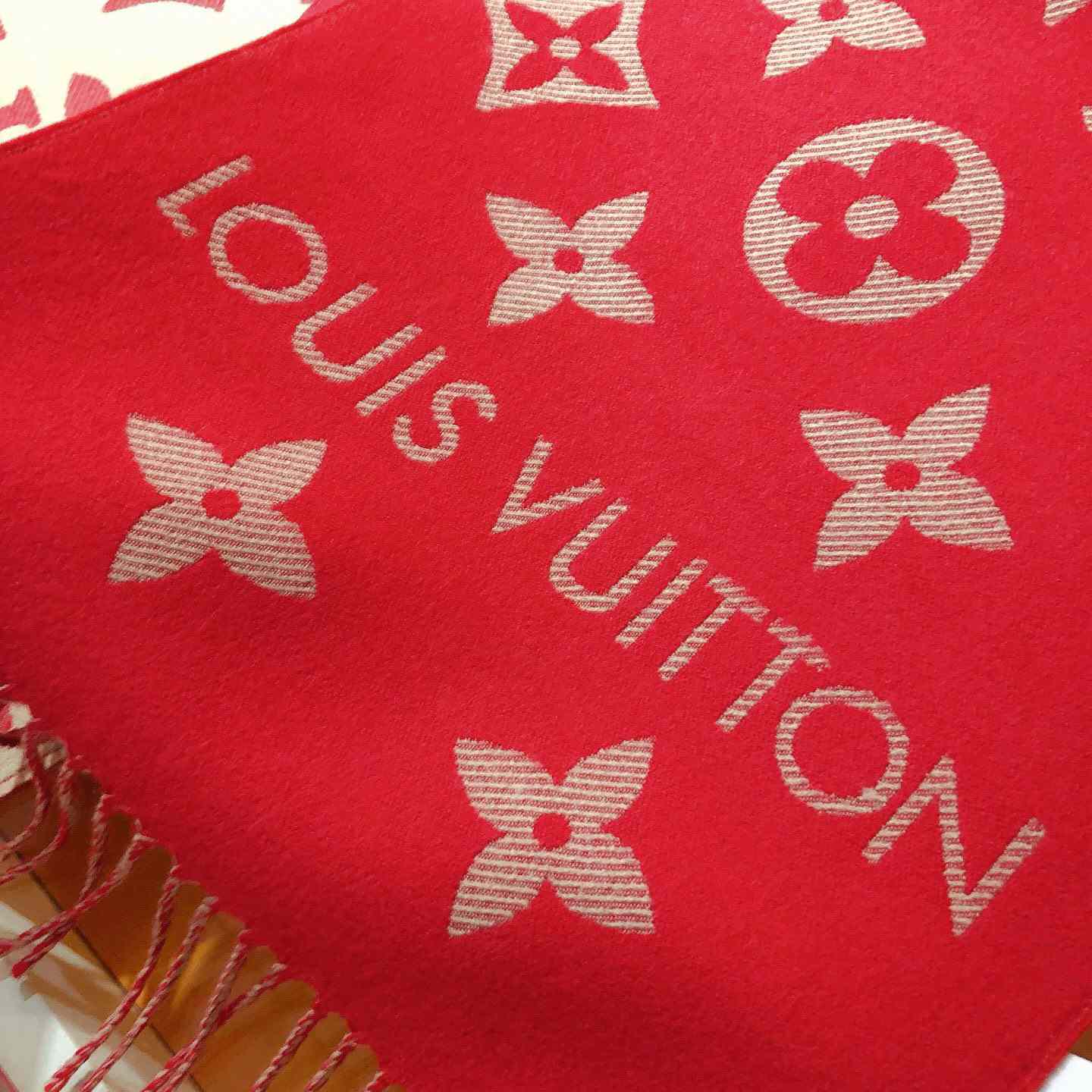 Louis Vuitton LV Essential Scarf - PerfectKickZ