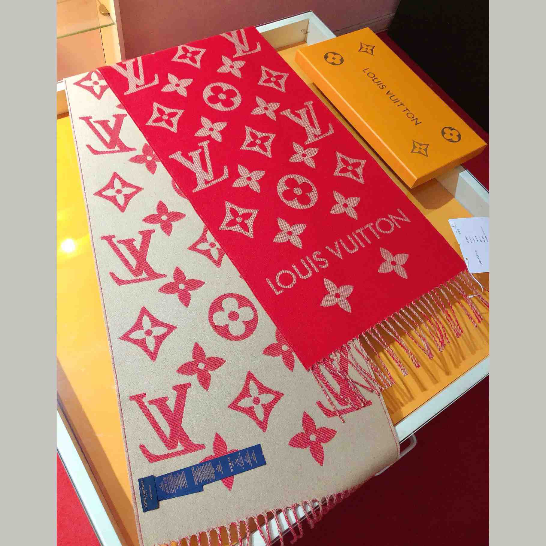 Louis Vuitton LV Essential Scarf - PerfectKickZ