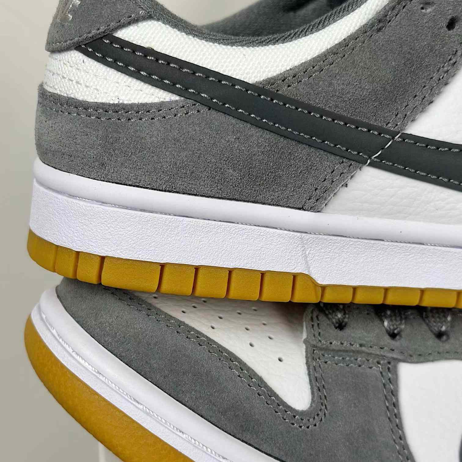 Nike SB Dunk Low”Smoke Grey/Gum“ Sneakers    FV0389-100 - PerfectKickZ