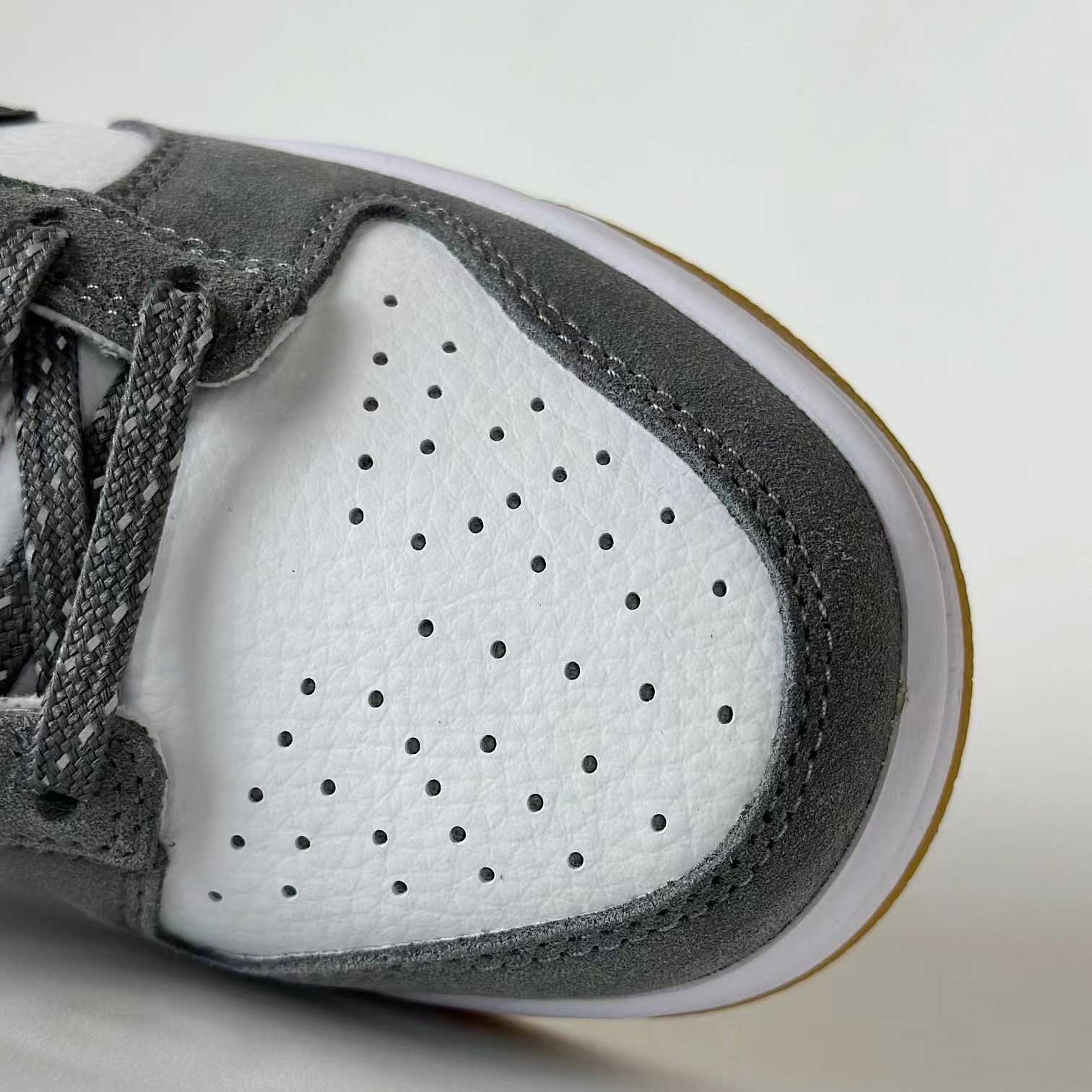 Nike SB Dunk Low”Smoke Grey/Gum“ Sneakers    FV0389-100 - PerfectKickZ