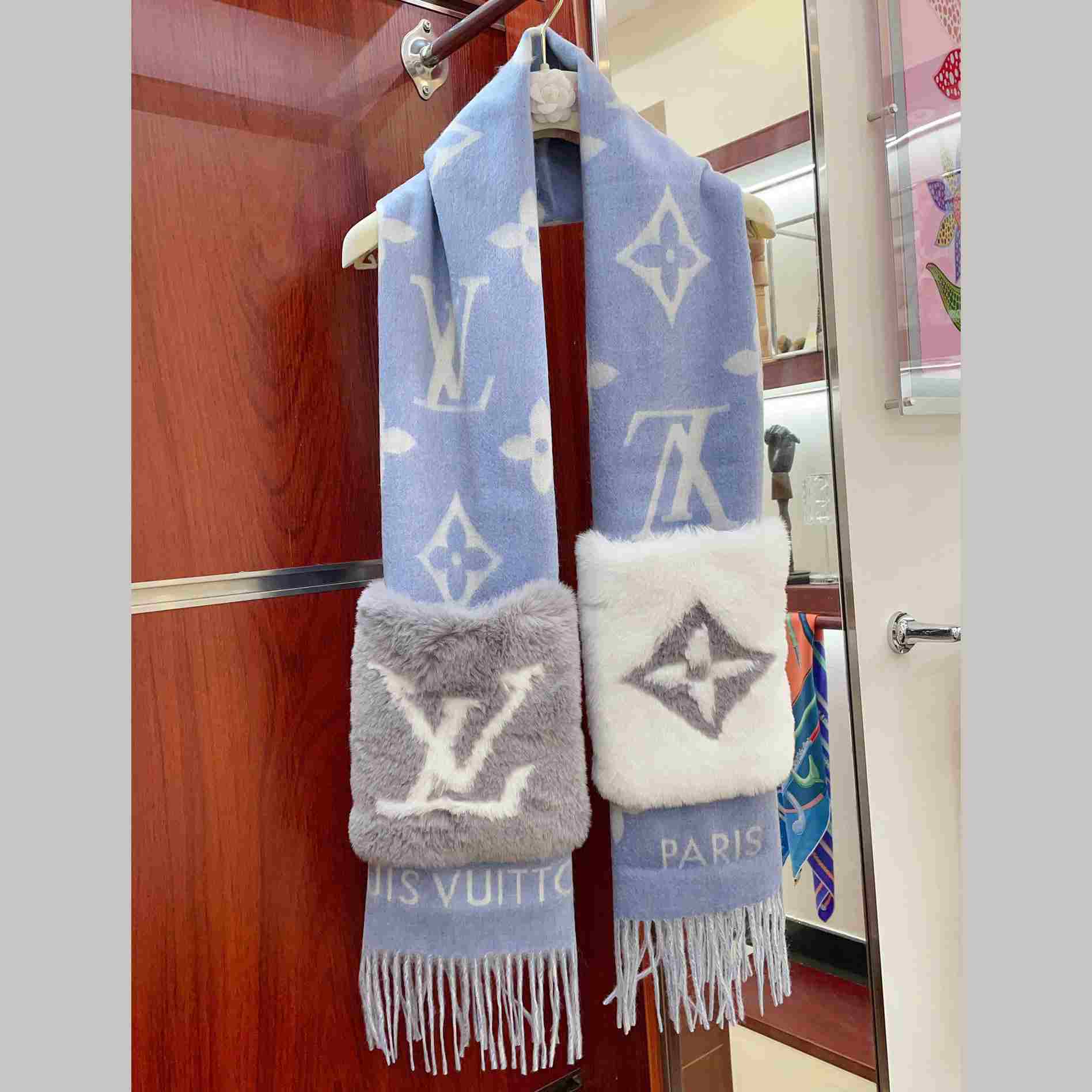 Louis Vuitton Cold Reykjavik Scarf - PerfectKickZ