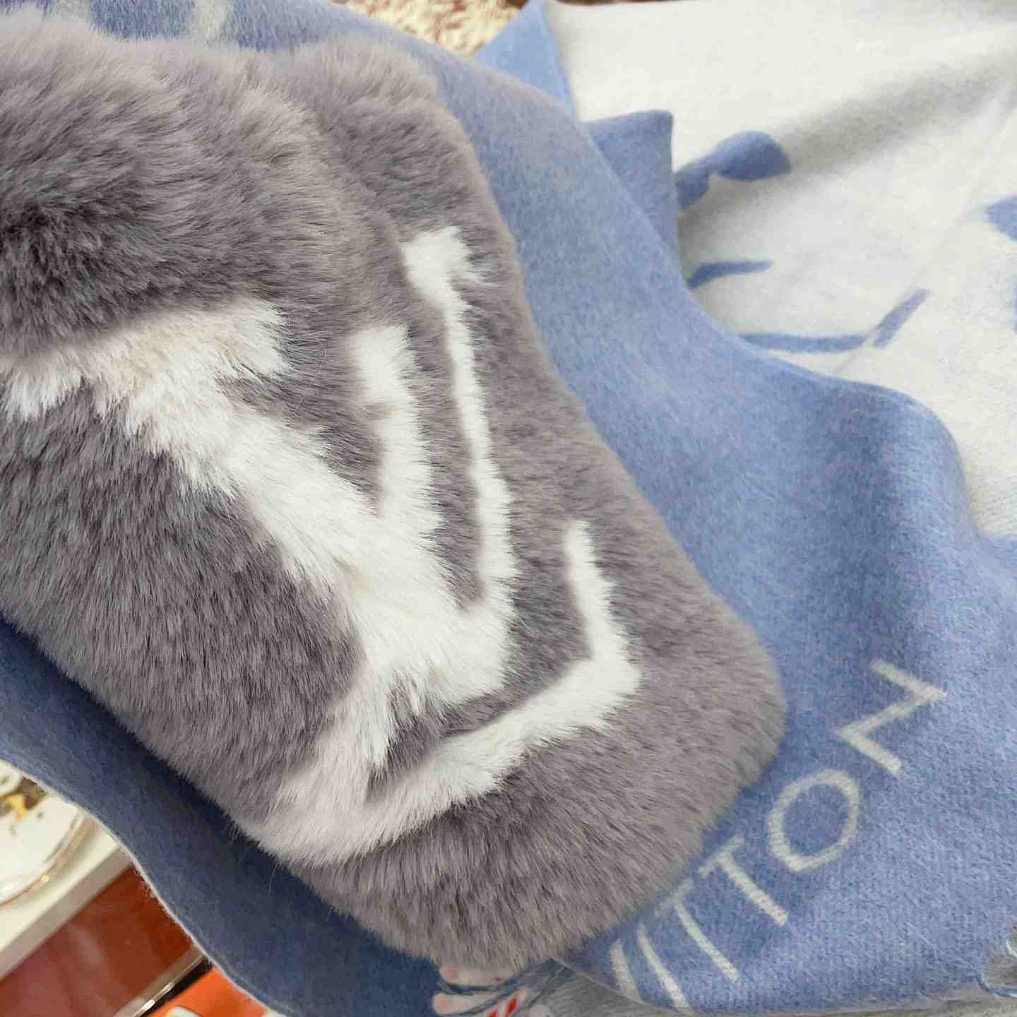 Louis Vuitton Cold Reykjavik Scarf - 