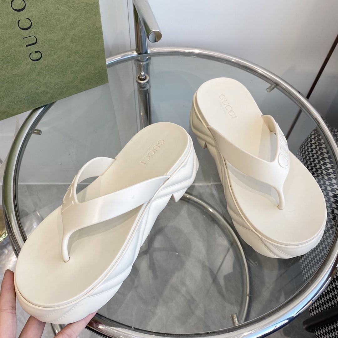 Gucci Rubber Thong Sandals - PerfectKickZ