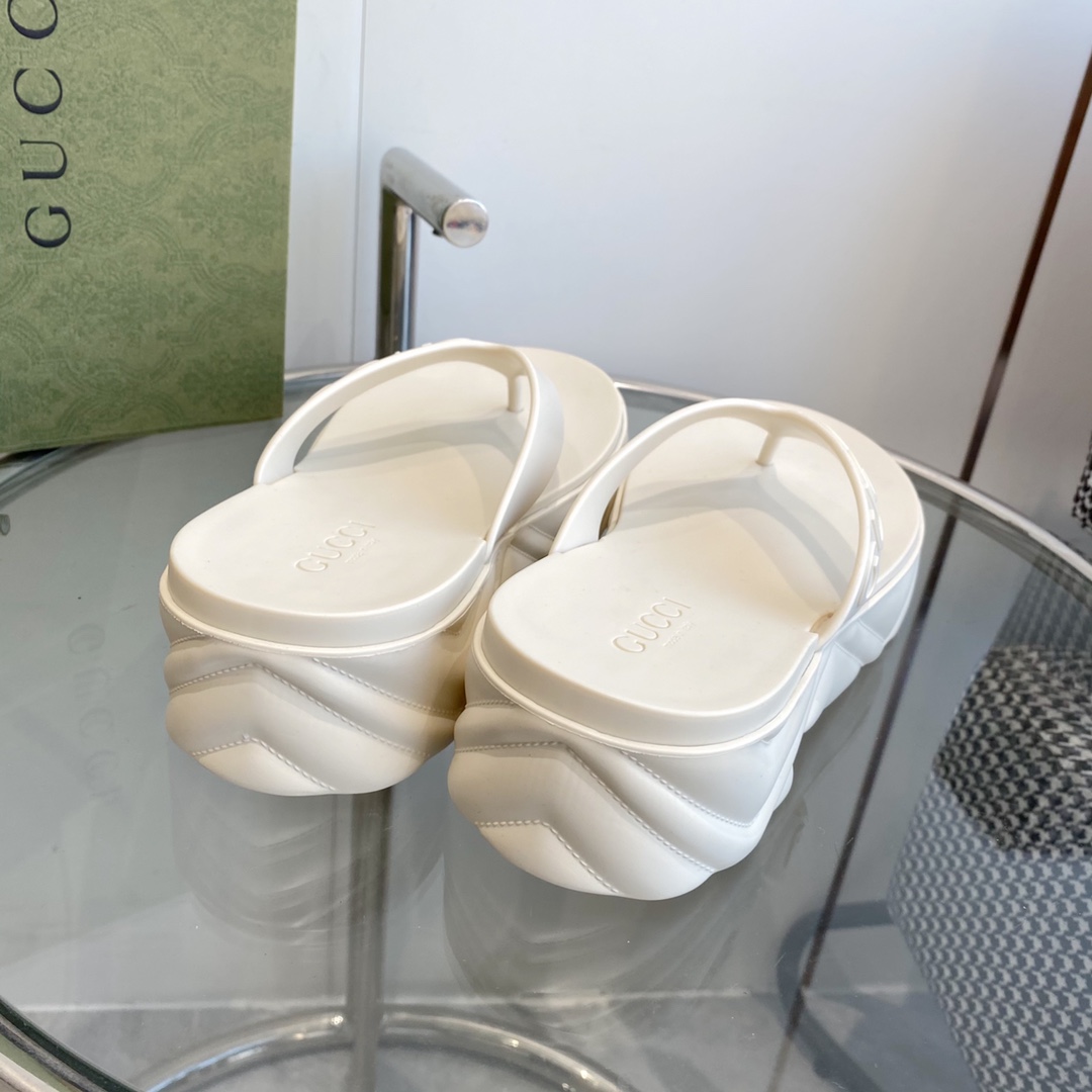 Gucci Rubber Thong Sandals - PerfectKickZ